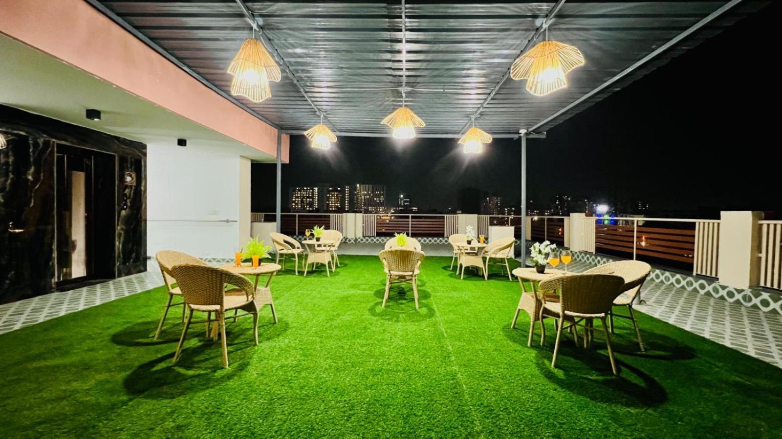 Hotel Bluo Medicity - Gurgaon