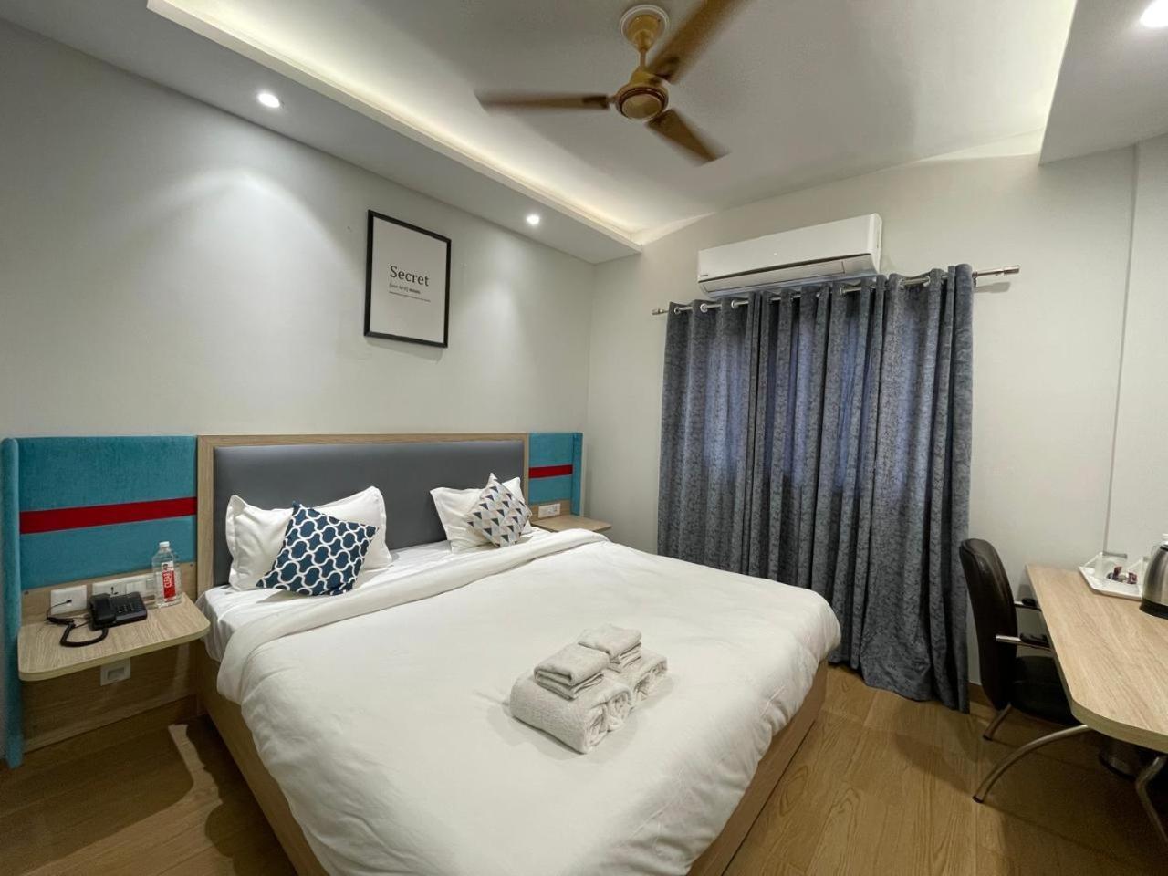 Hotel Flxho Cyber One - And Banquet Cyber City Gurgaon