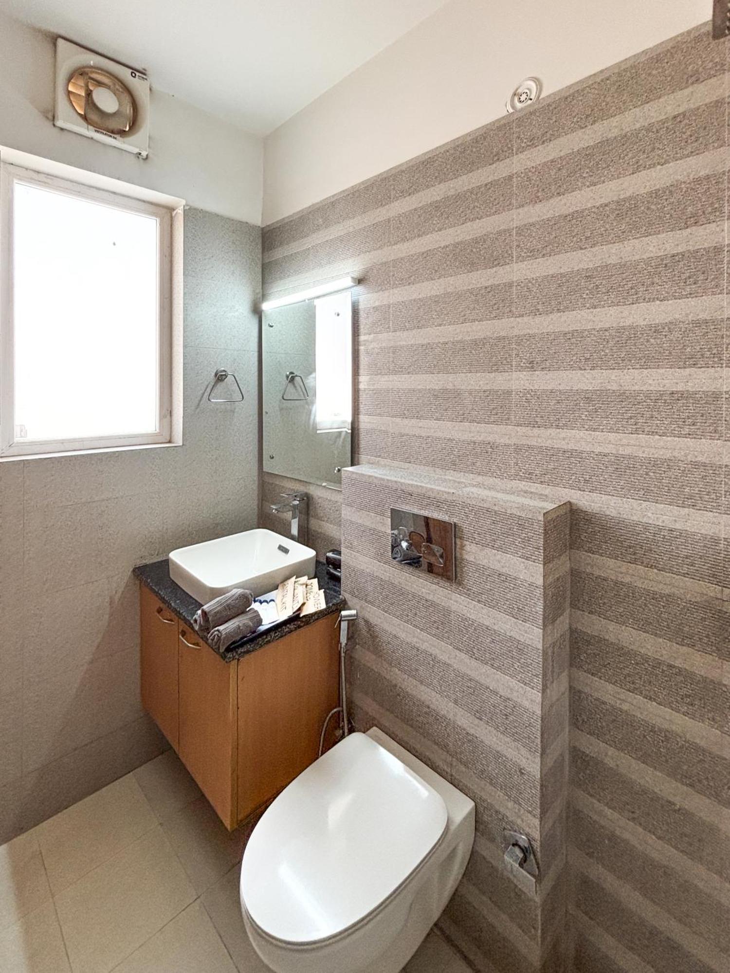Housr Platinum Iffco Chowk * Gurgaon