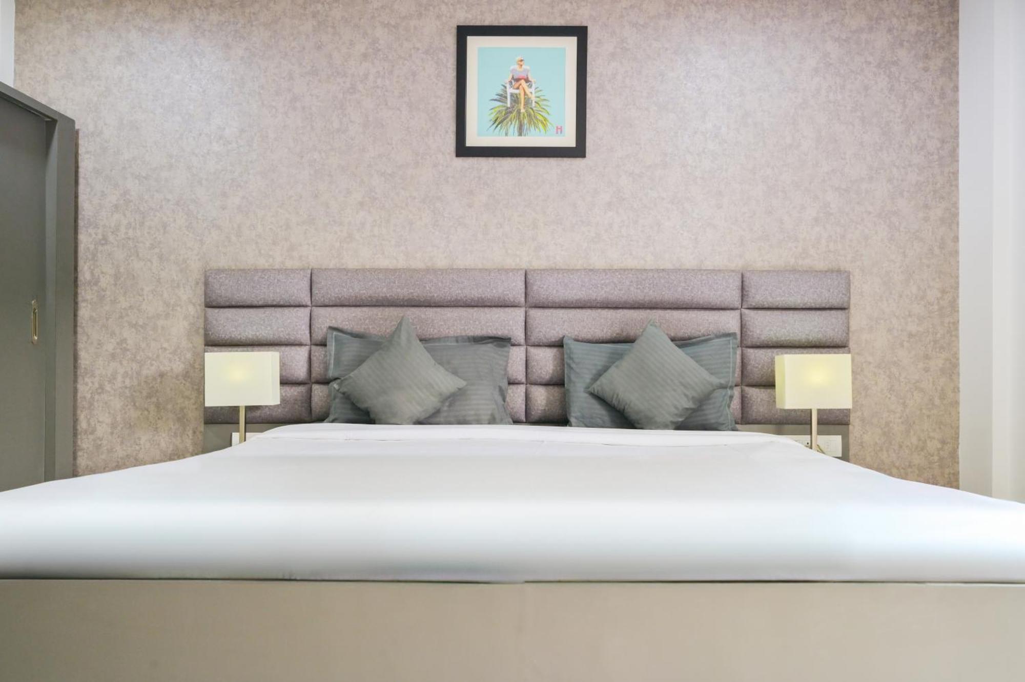 Hotel Housr Platinum Iffco Chowk Gurgaon