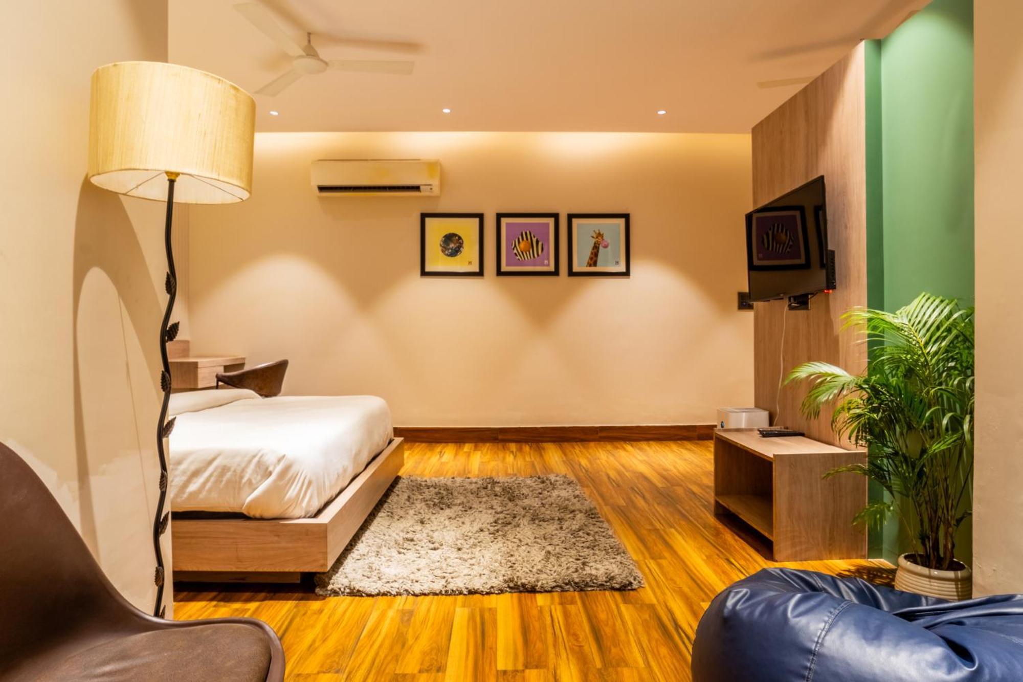 Housr Phase 1 Hotel Gurgaon