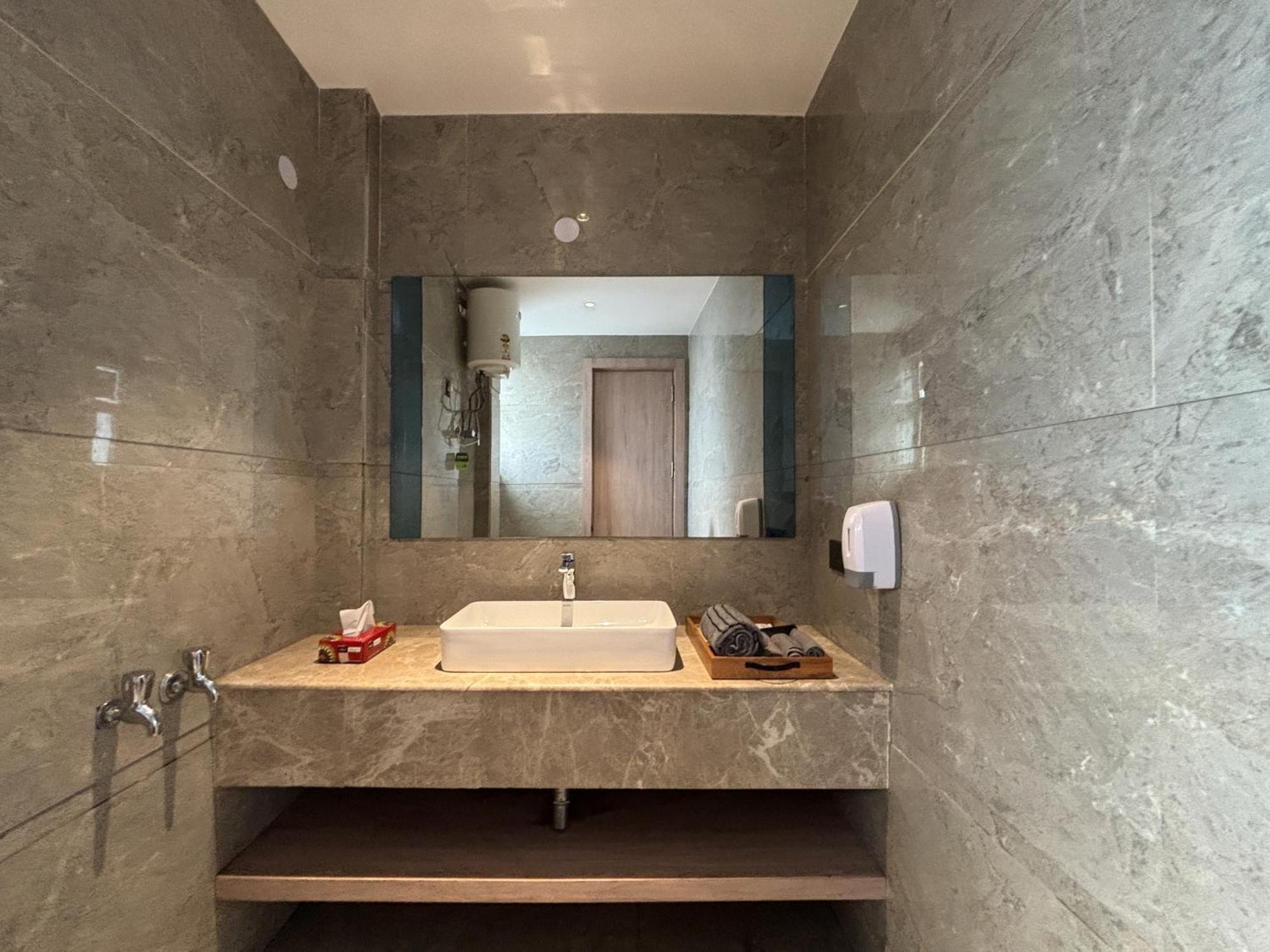 Housr Phase 1 Hotel *