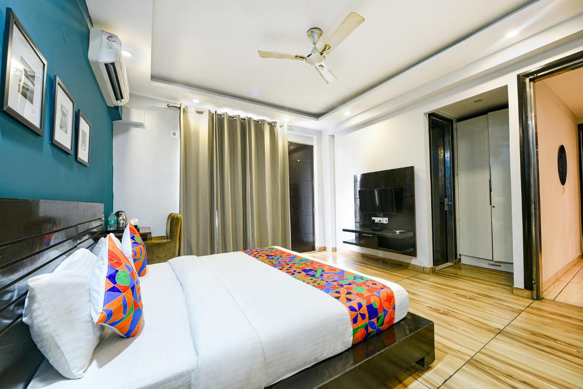 Hotel Fabhotel Suits