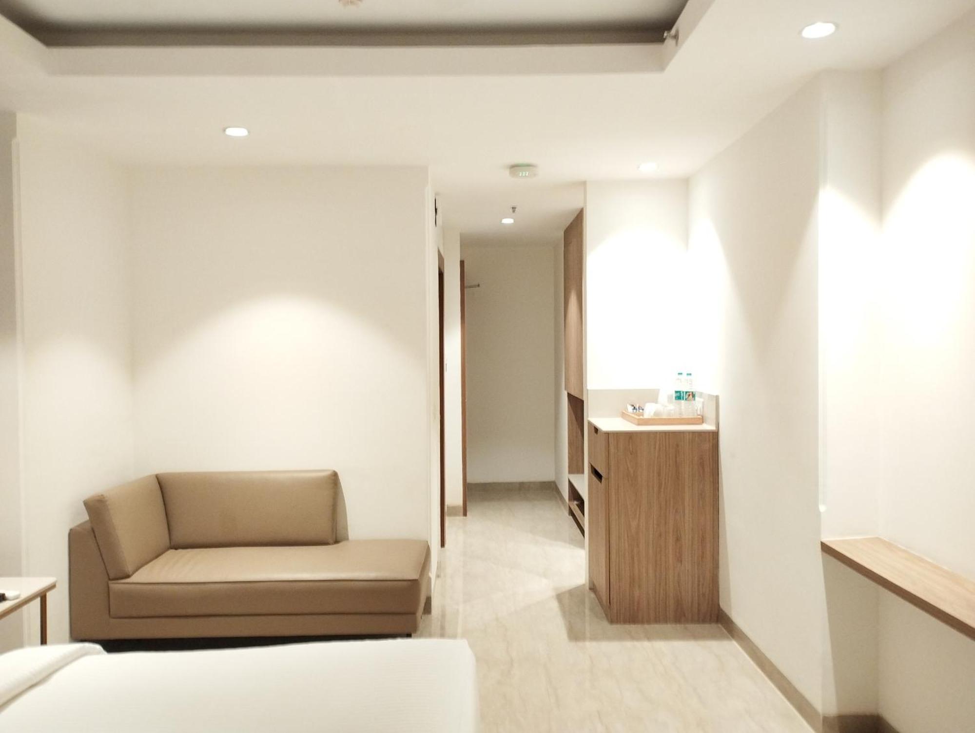 Hotel Alivaa Gurugram Sohna Road Center 4*