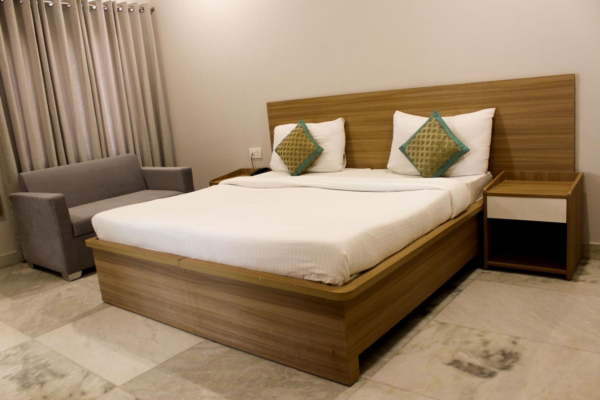 Stepinn - Ess Kay Ess Villa Guest house