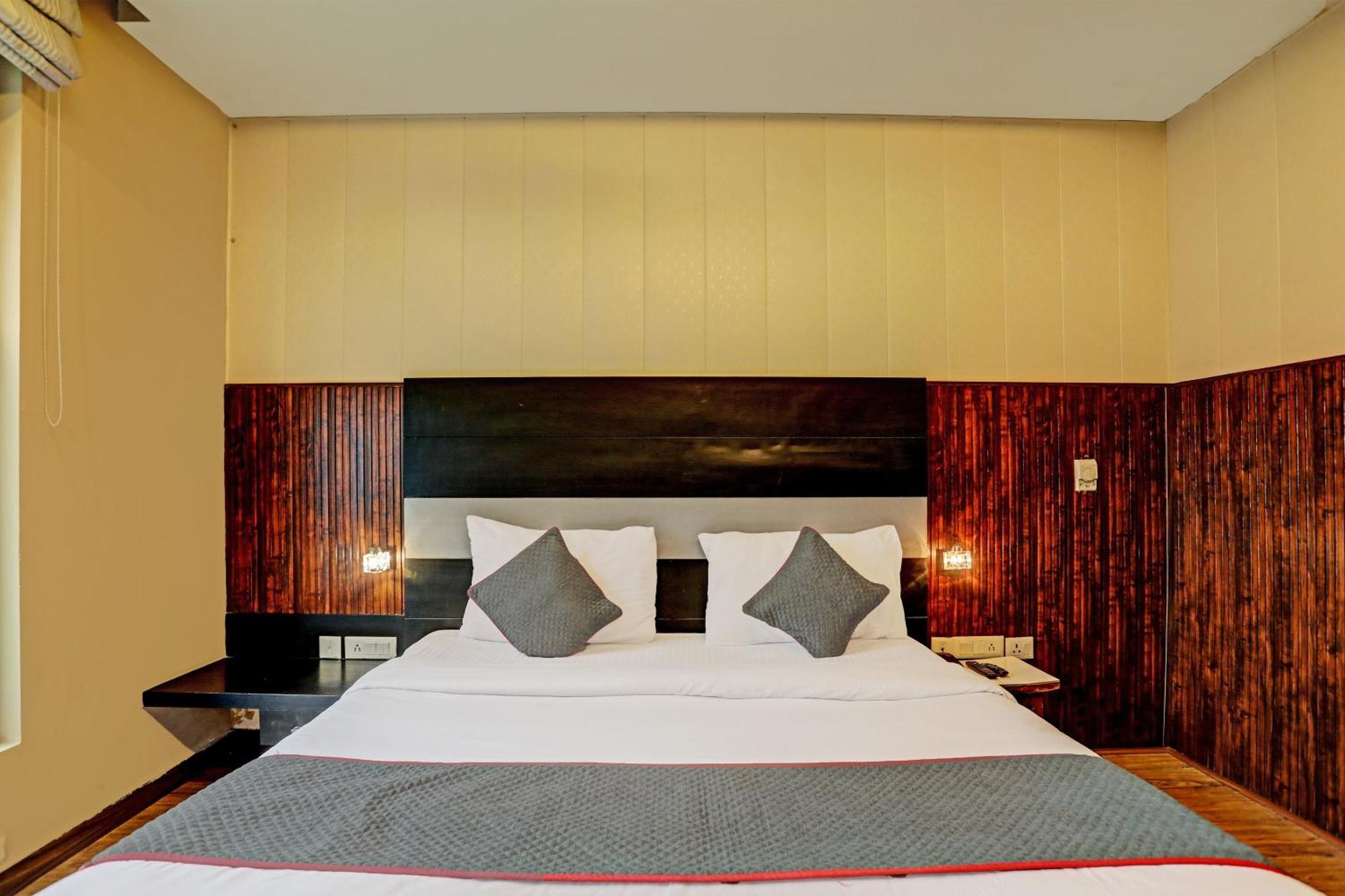 Townhouse Tipsyy 16 Hotel