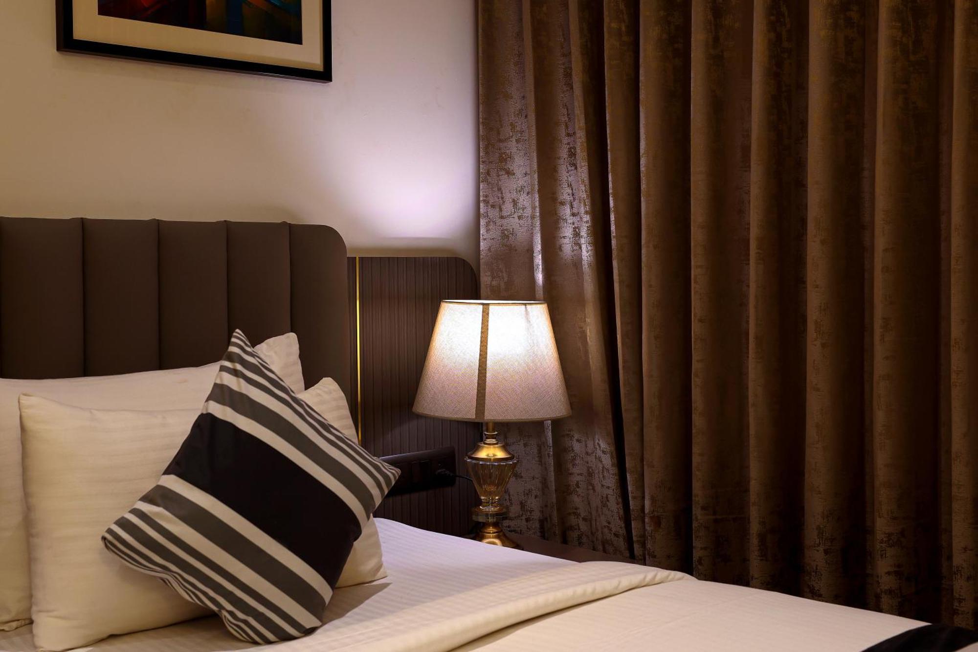 Opo Iffco Chowk Hotel 4*