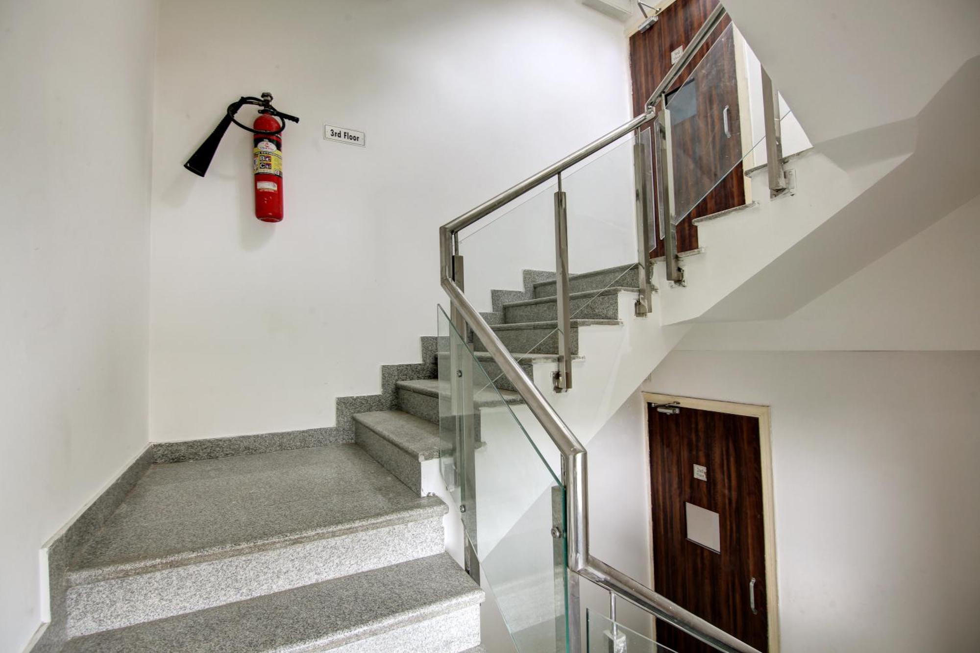 Hotel Limewood - Unitech Cyber Park Gurgaon