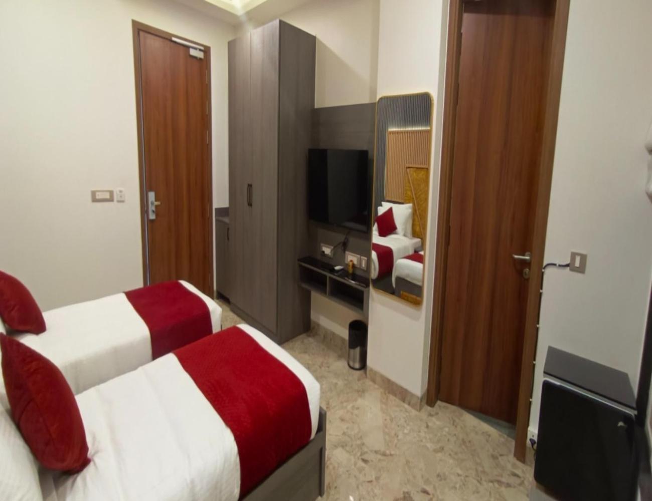 Haris Court- Cyber Hub 3* Gurgaon