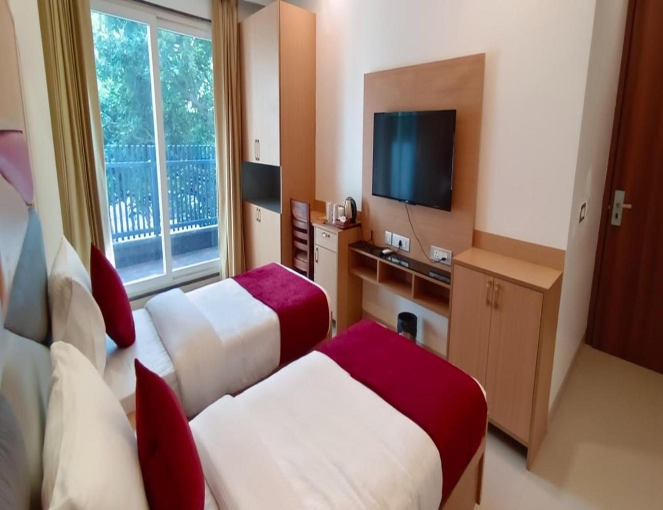 Hotel Haris Court- Cyber Hub Gurgaon