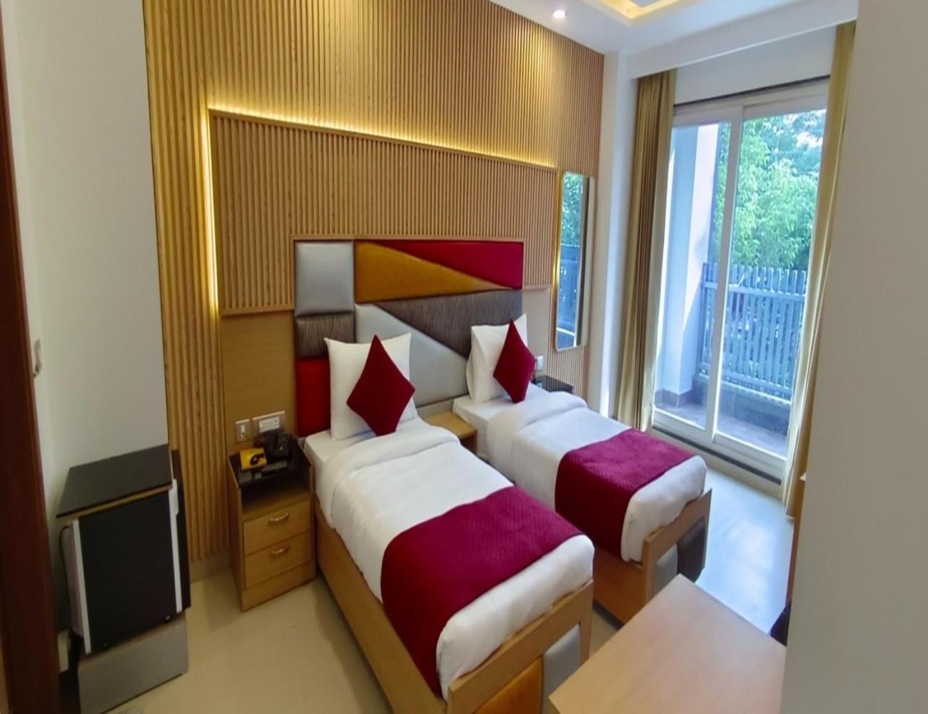 Haris Court- Cyber Hub 3* Gurgaon