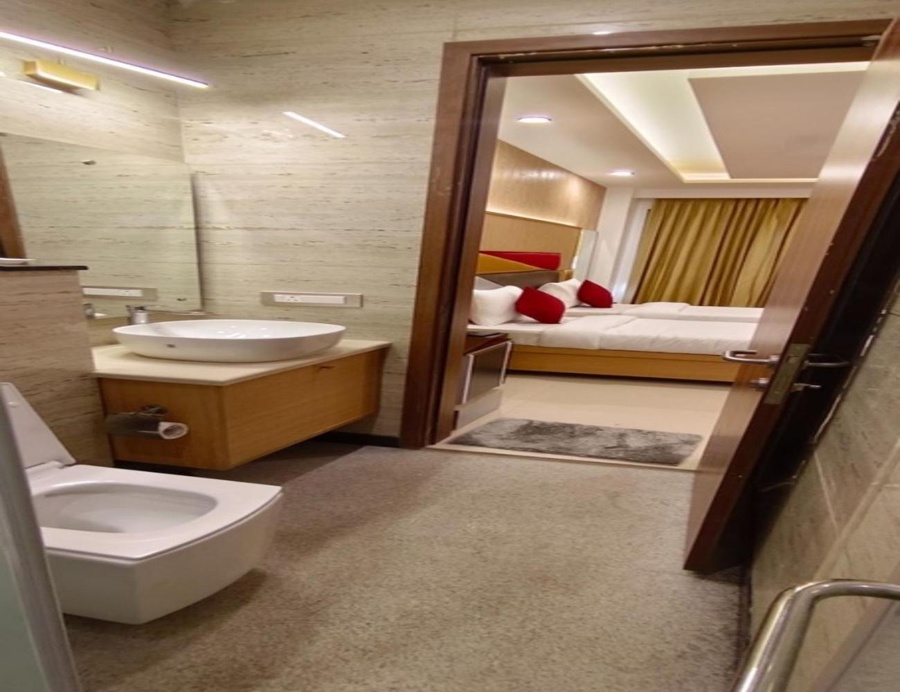 Haris Court- Cyber Hub Gurgaon