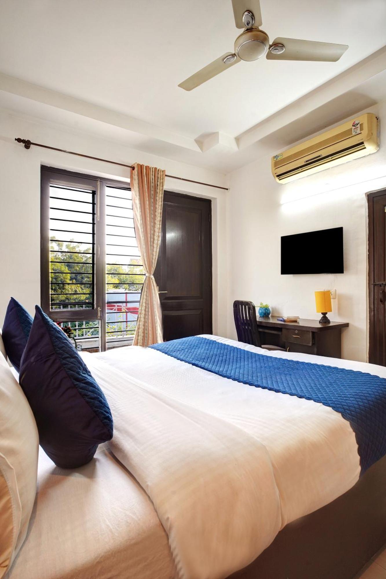 Nexhub - Huda Centre Hotel Gurgaon