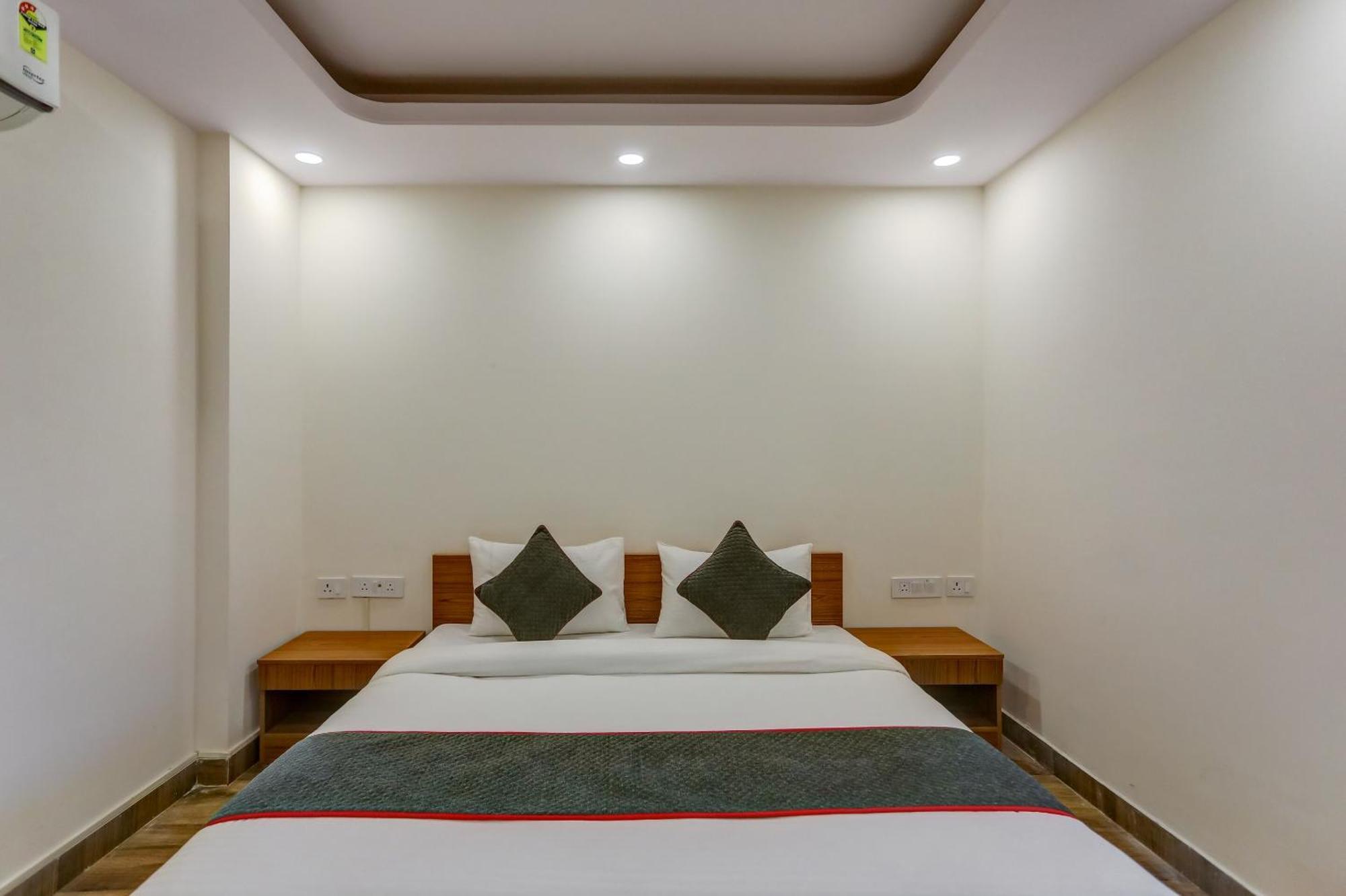 Hotel Collection O The Doors Near Appu Ghar