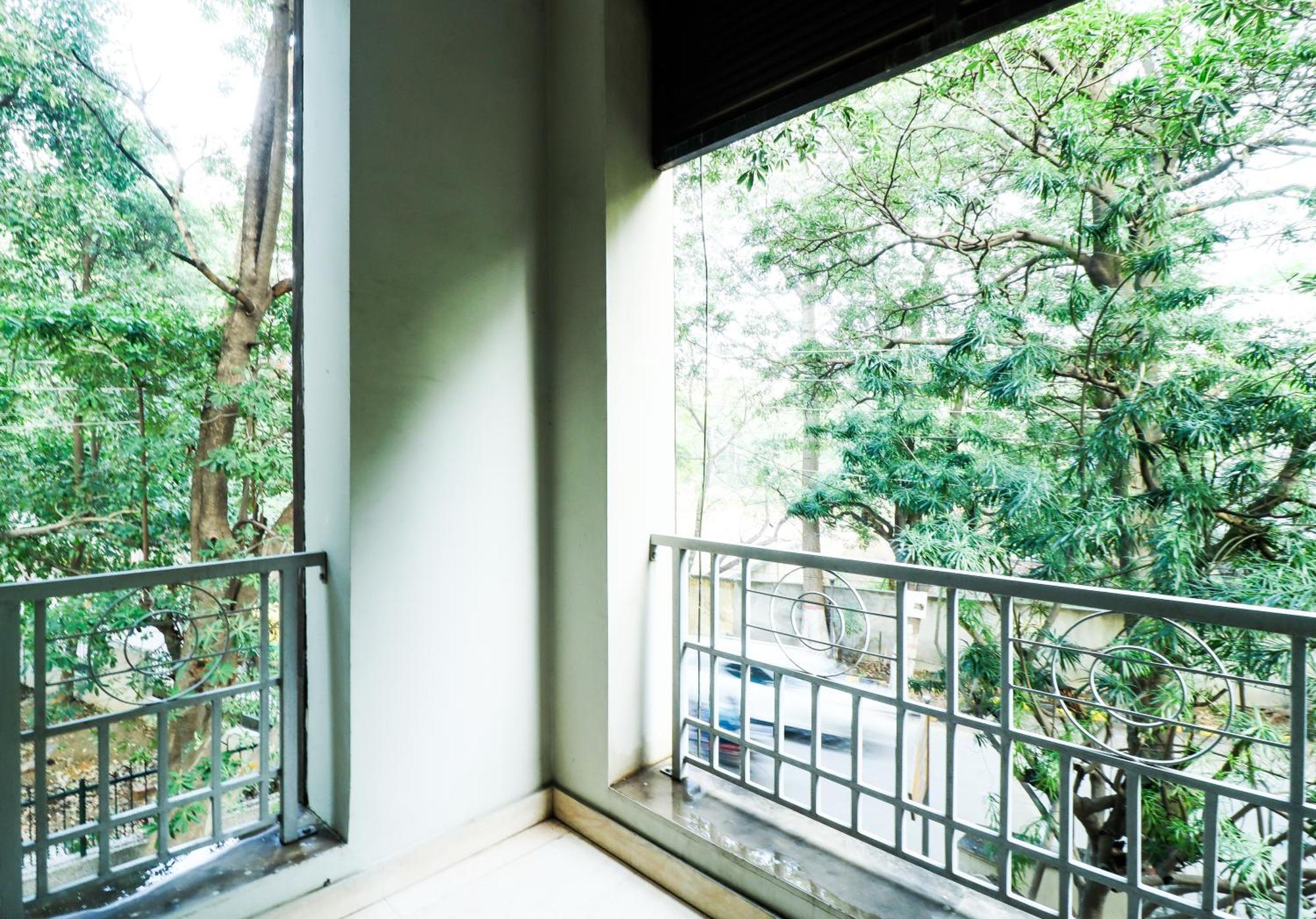Convenient Executive Near Mg Road Metro Apartment *