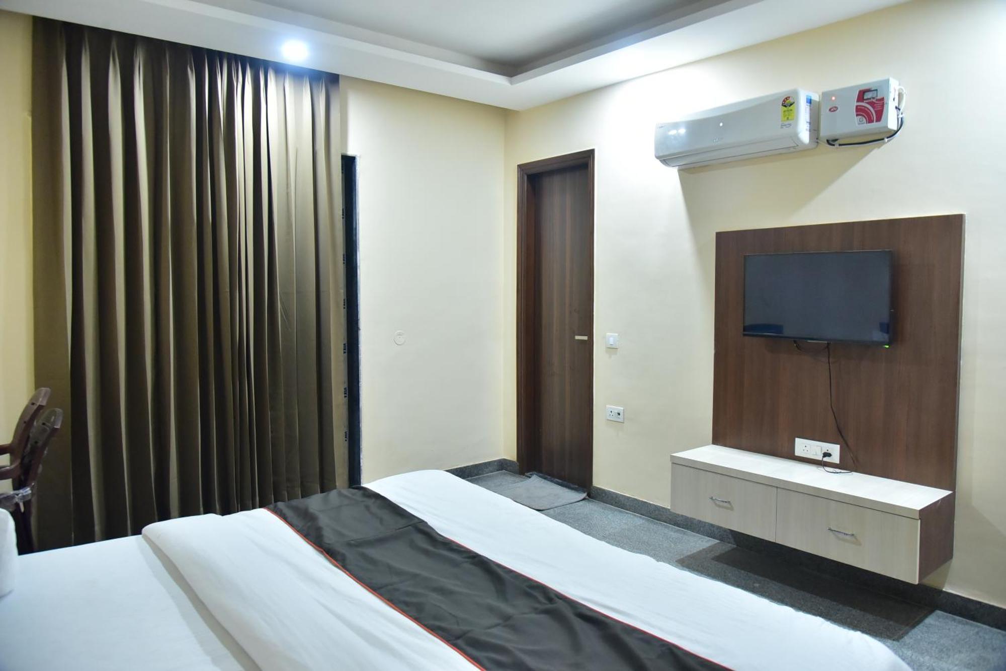 Hotel Wedlock Subhash Chowk