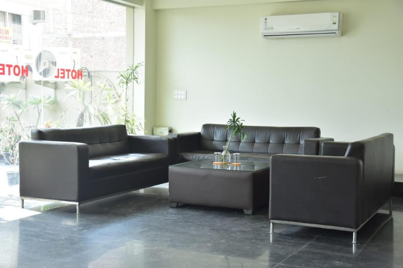 Hotel Wedlock Subhash Chowk