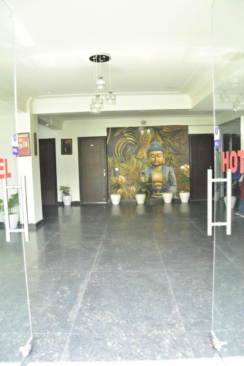 Wedlock Subhash Chowk 3*