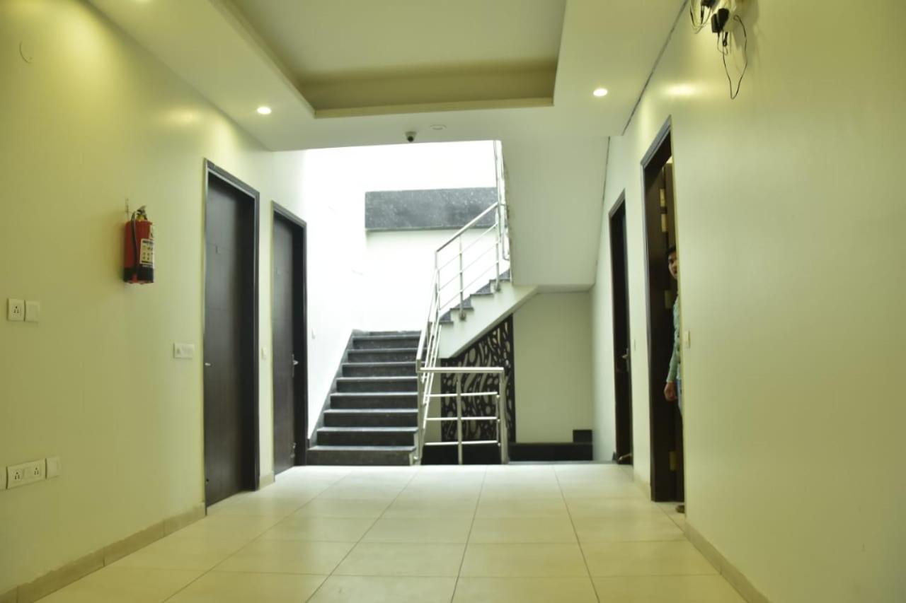Wedlock Subhash Chowk Hotel