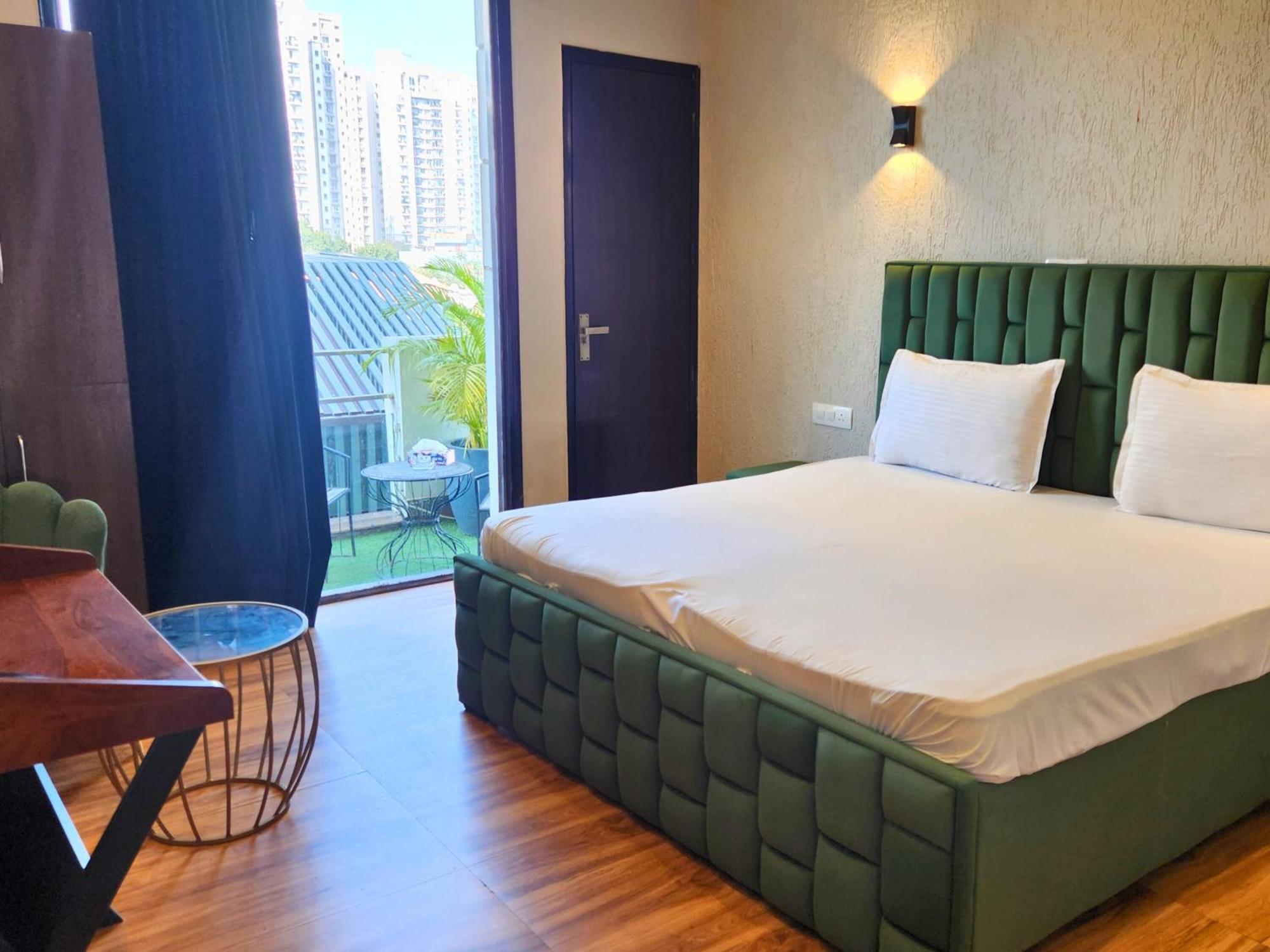Premier - Golf Course Road ,gurgaon 3* Gurgaon