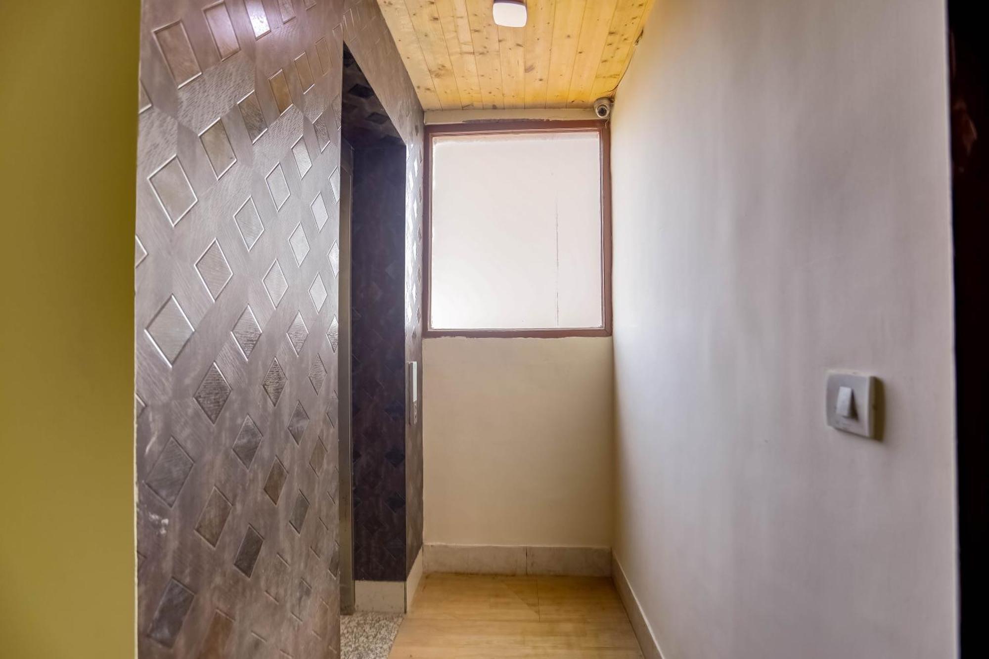 Hotel Collection O Comfort Residency Near Medanta Hospital Near Omaxe Celebration Mall