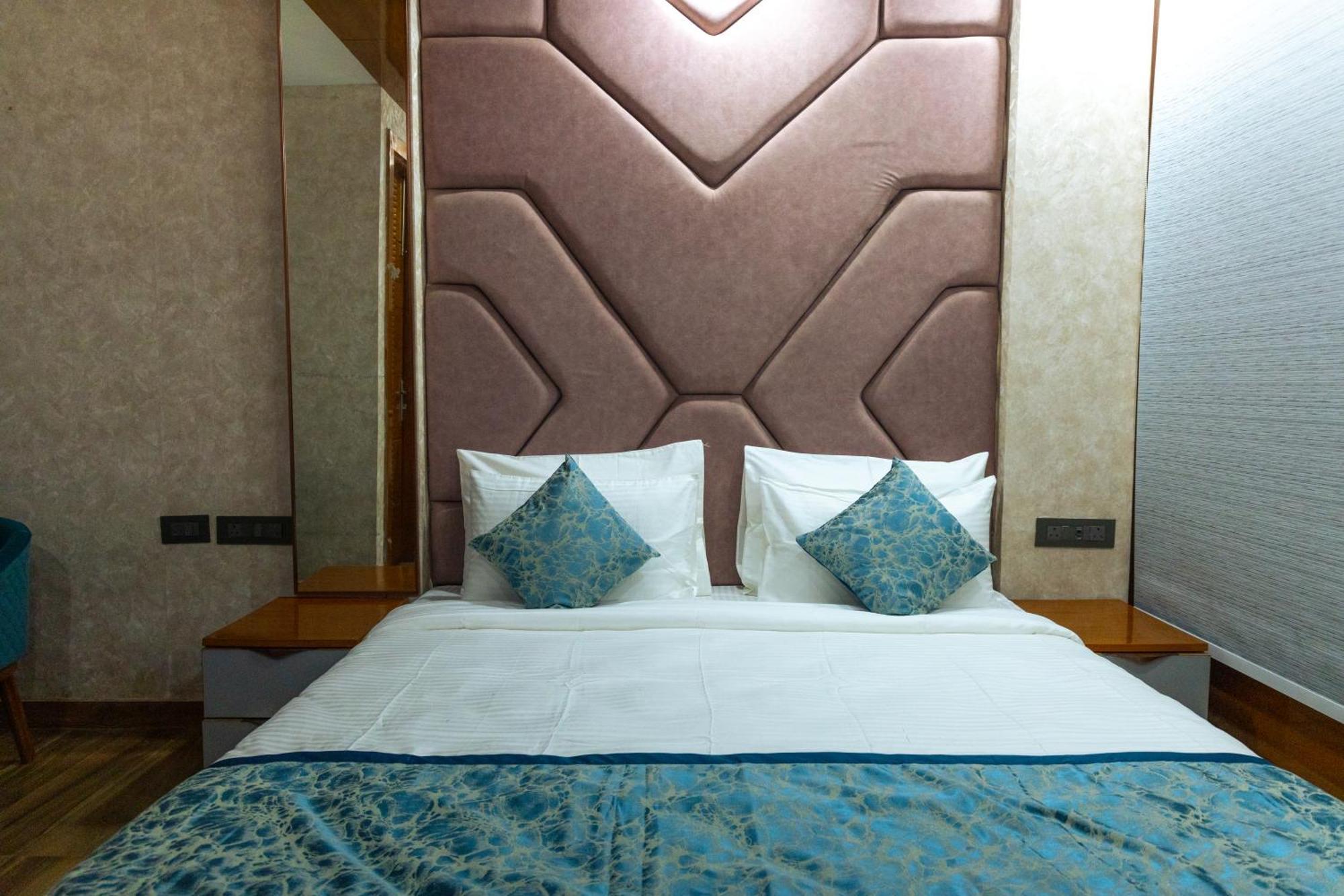 Platinum Service Dlf Cyber * Gurgaon