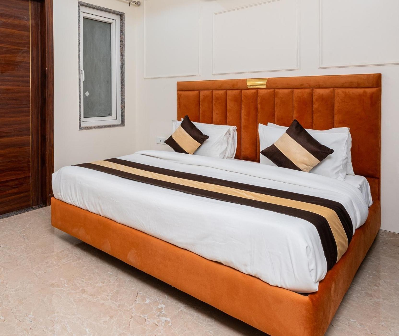 Hotel Saavi Sector- 45