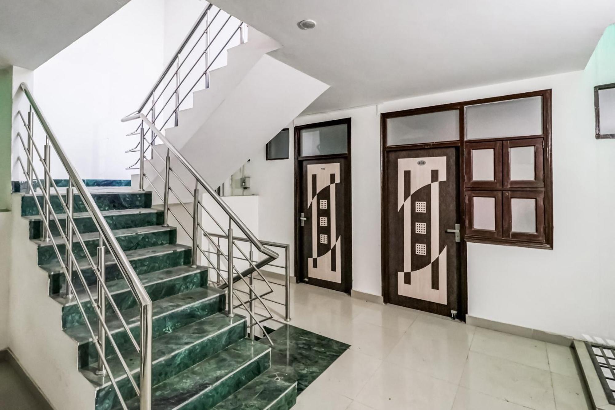 Collection O Serenity Homes Hotel