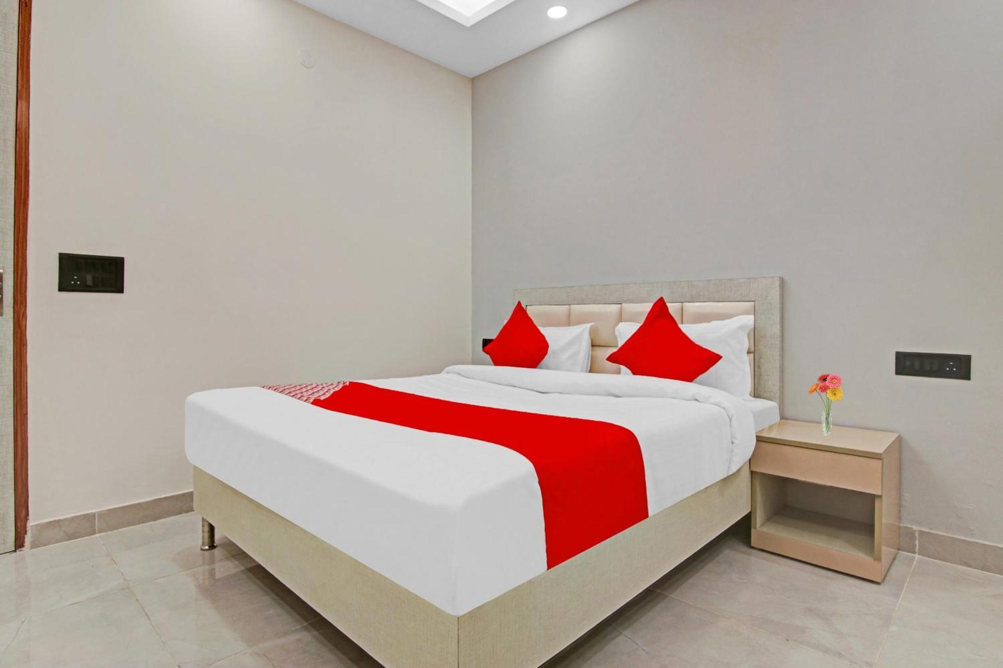 Hotel O The Royal 4*