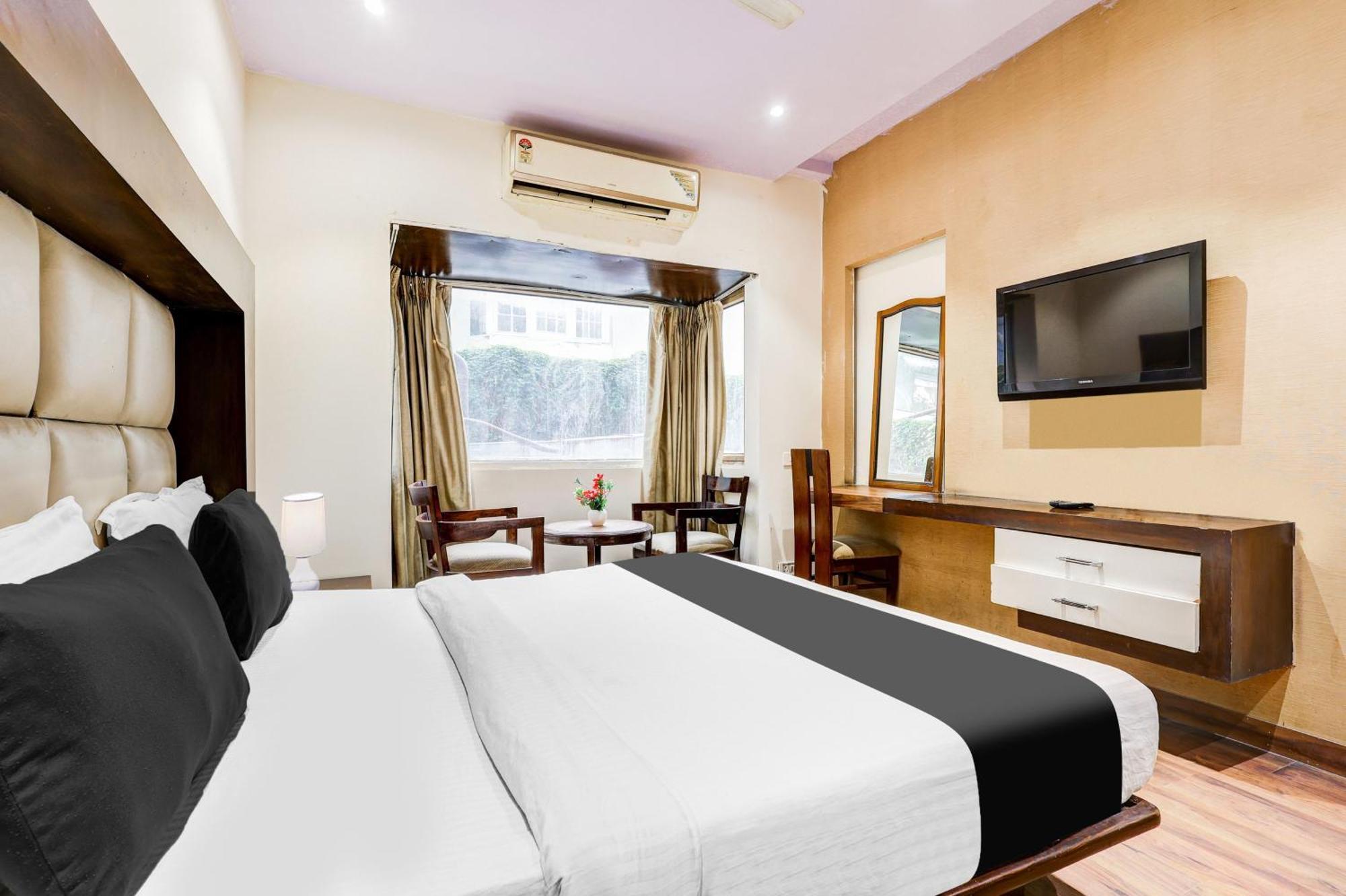 Super Townhouse Oak Sector 25 Gurgaon
