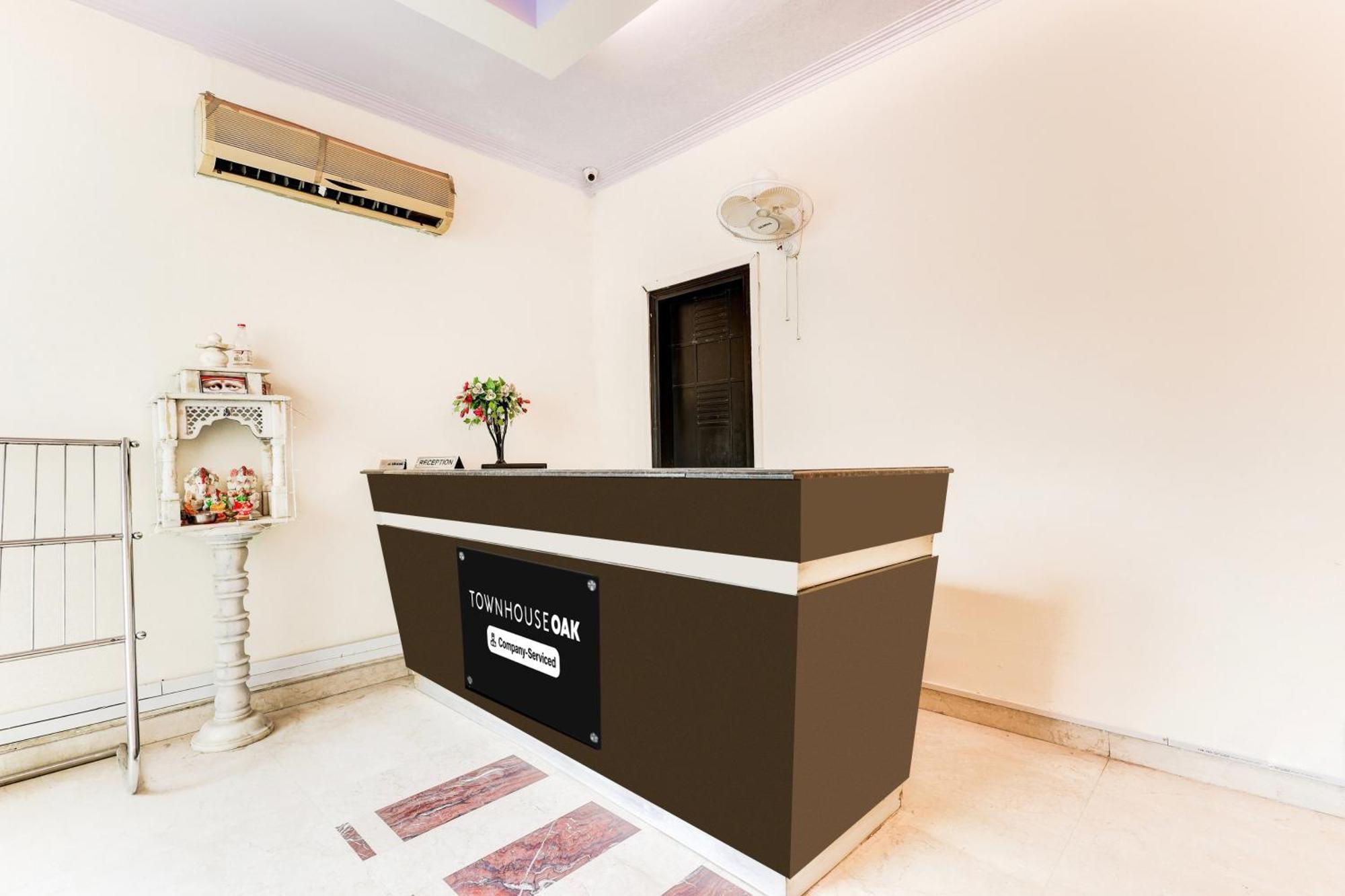 Super Townhouse Oak Sector 25 Hotel