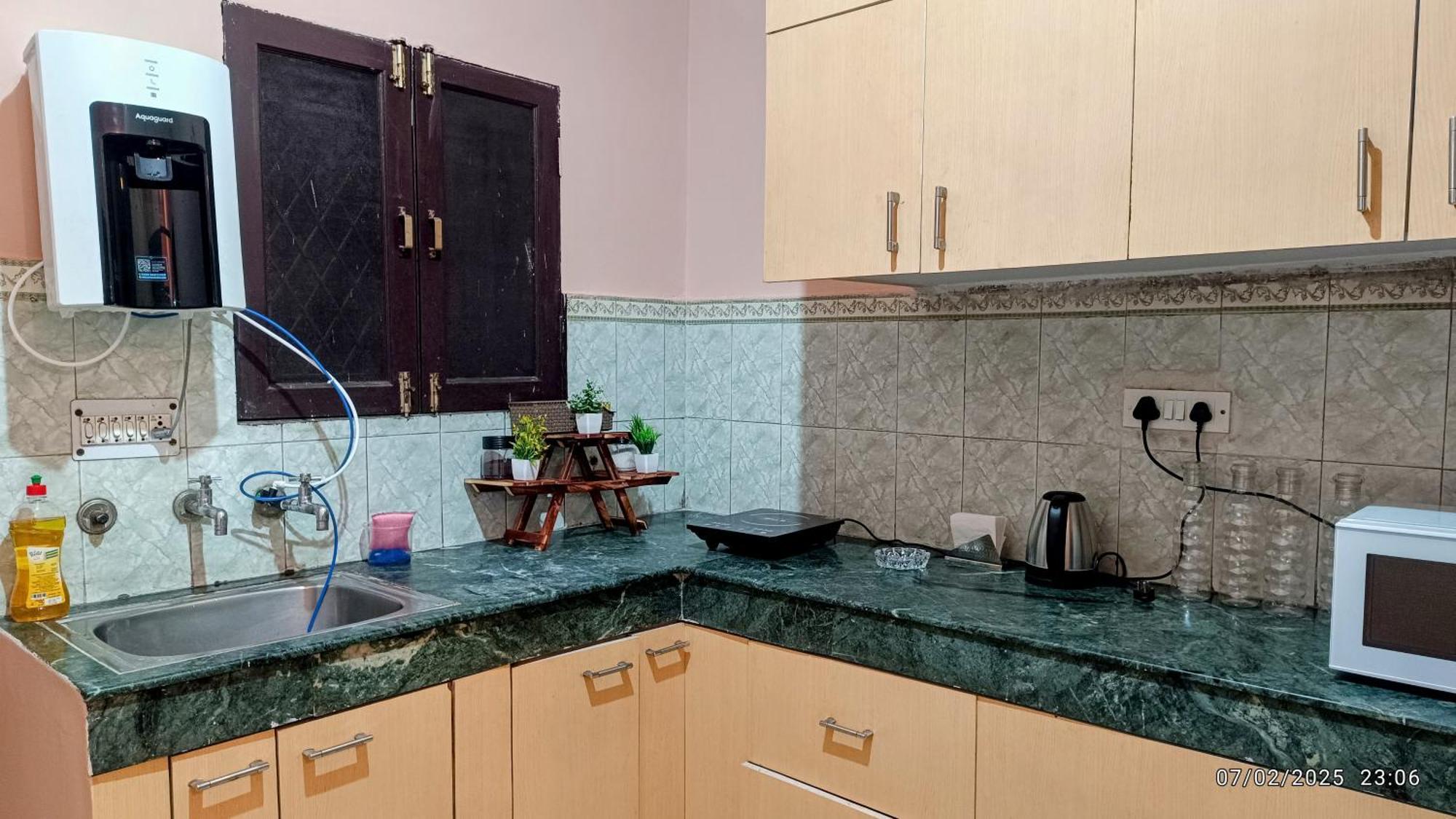 Zy - Blue Sky - Party, Group, Couple, Family Apartment Gurgaon