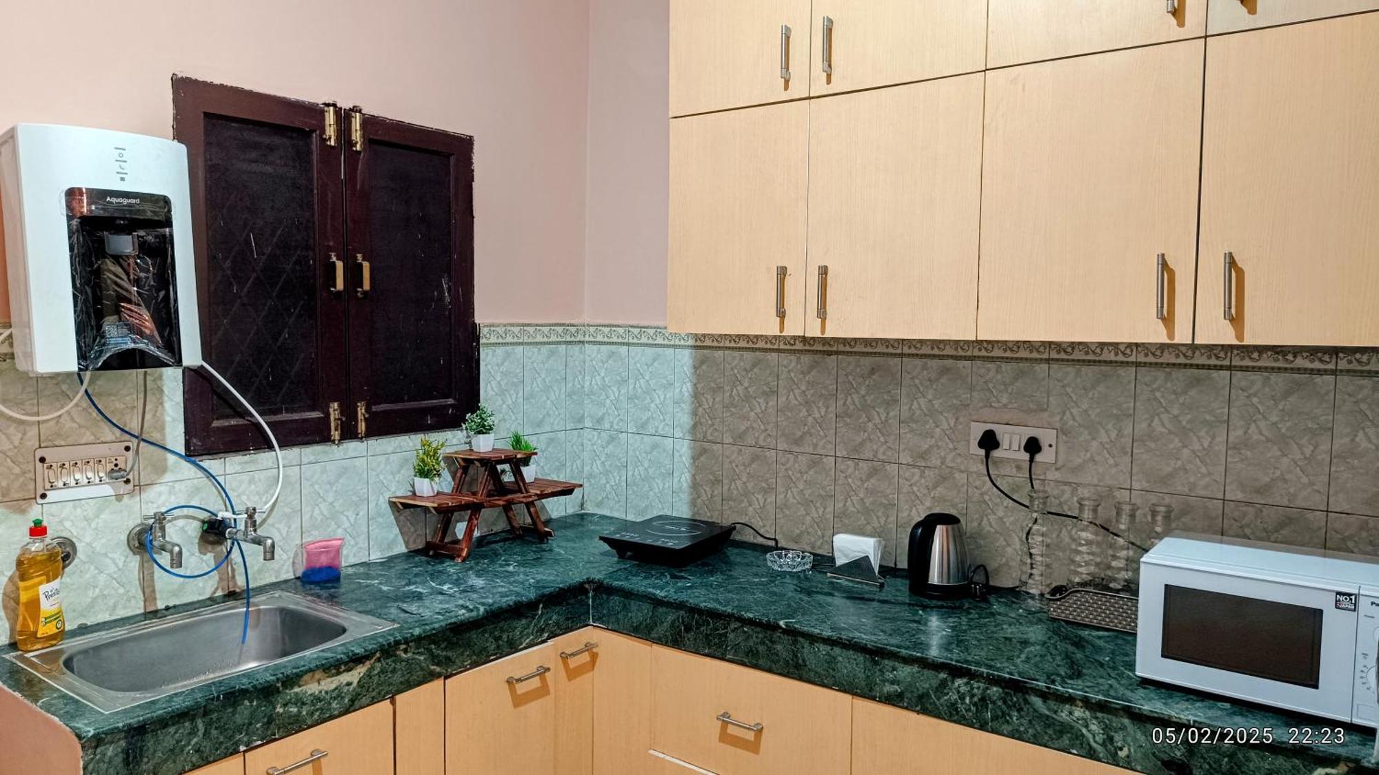 Apartment Zy - Blue Sky - Party, Group, Couple, Family Gurgaon