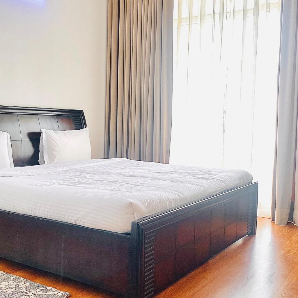 Apartment Luxury Living Expert Fully Furnished Gurgaon