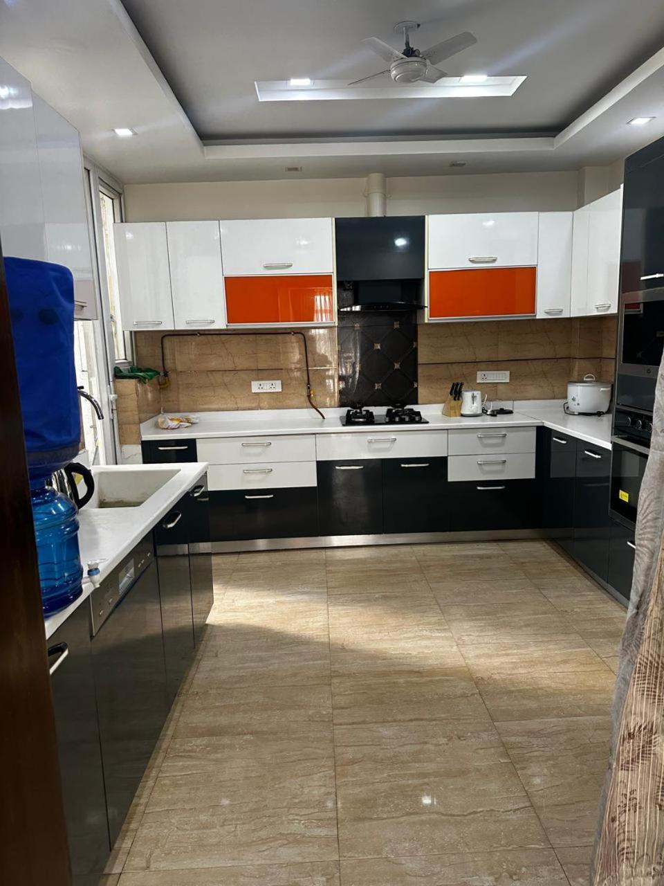 Luxury Living Expert Fully Furnished Apartment *