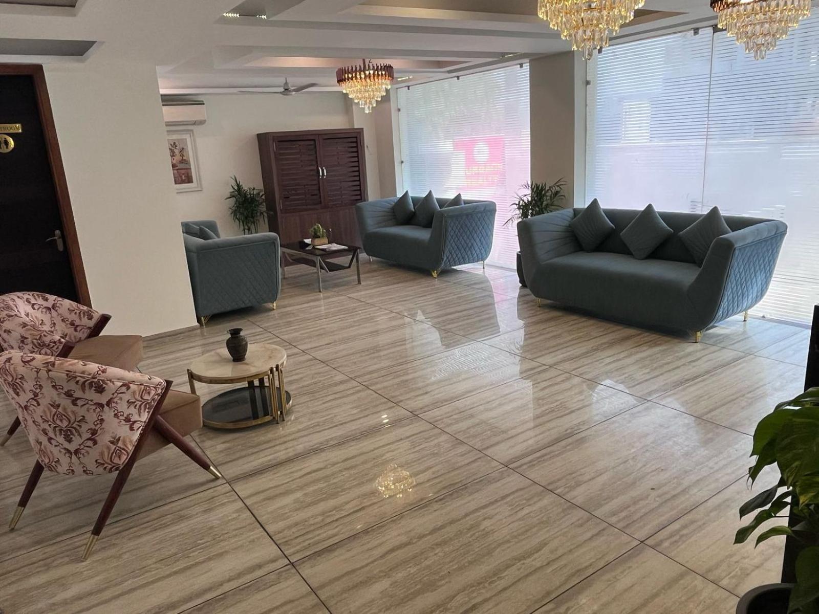 The Luxe 18 - Golf Course Road Hotel 3*