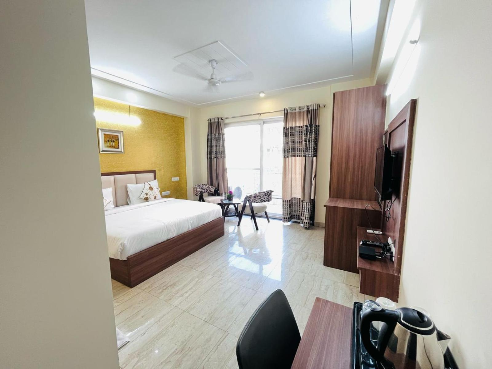 Hotel The Luxe 18 - Golf Course Road Gurgaon