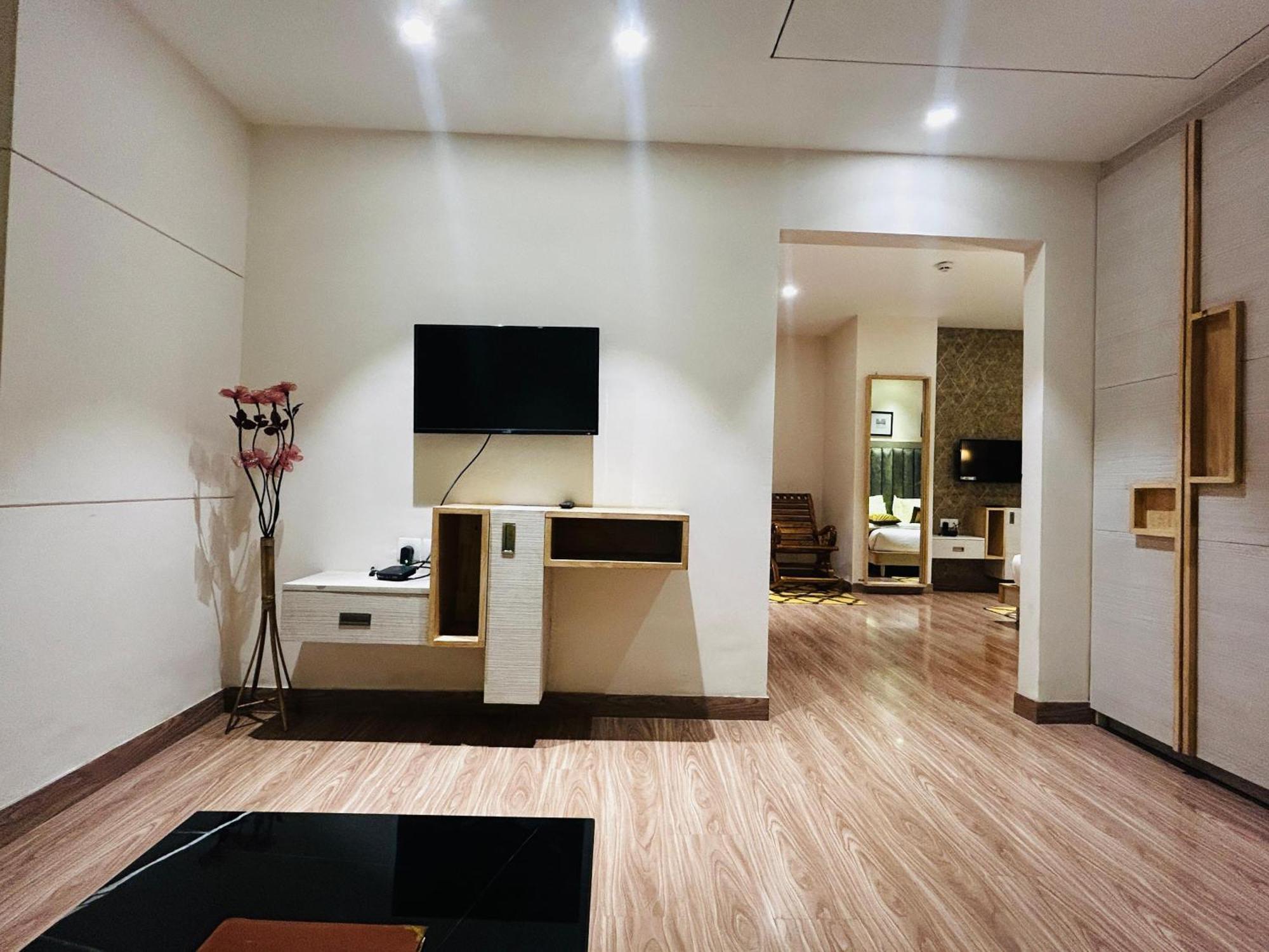 Sakura Gold Hotel 4*