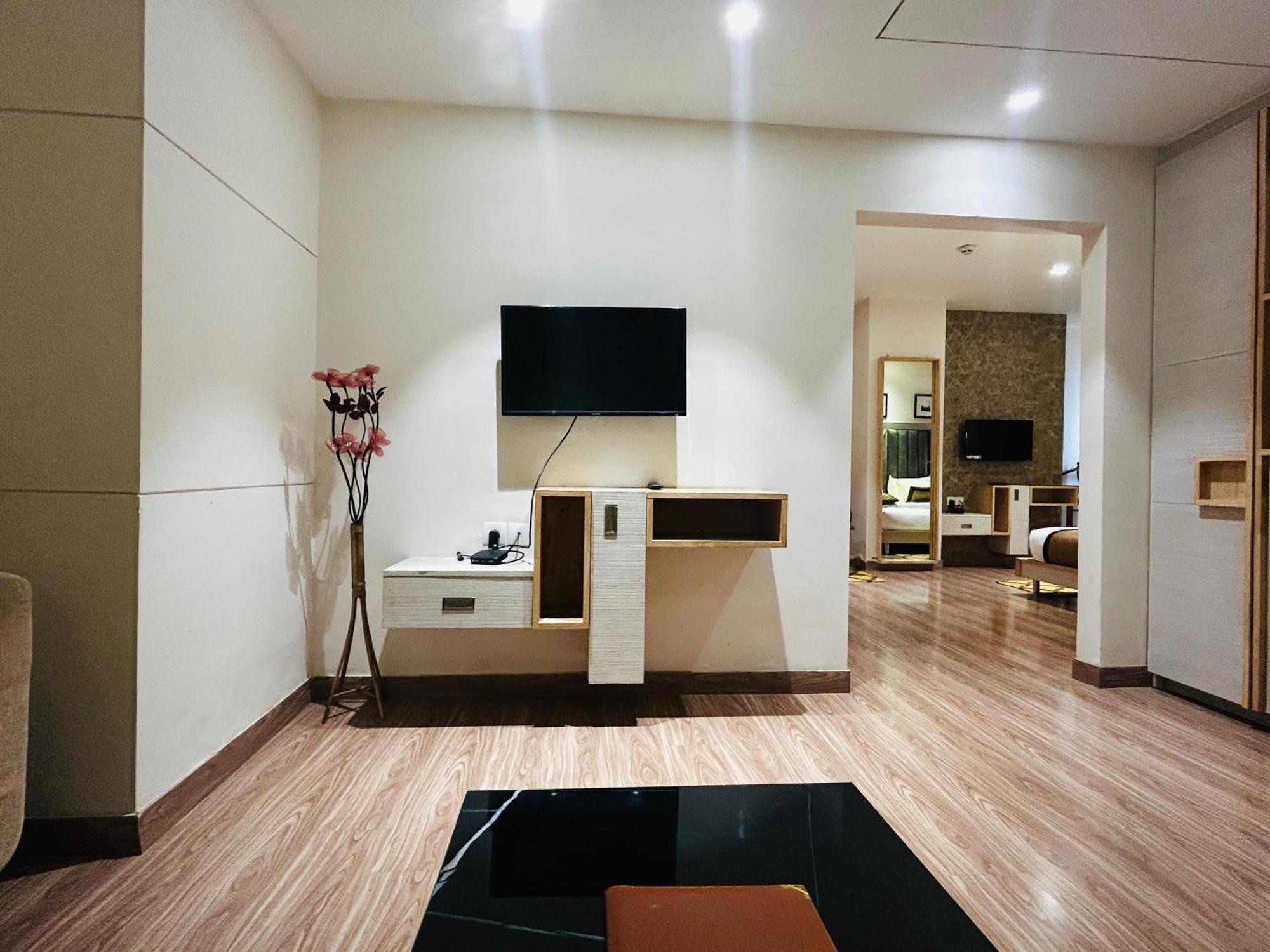 Sakura Gold Hotel Gurgaon