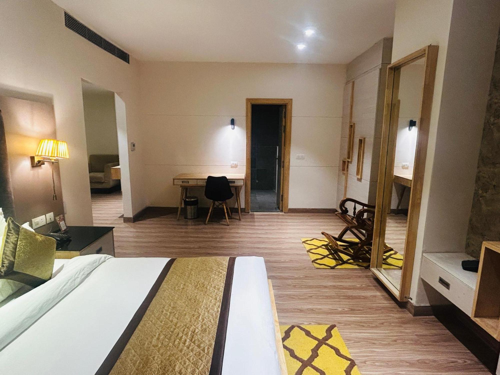 Sakura Gold 4* Gurgaon