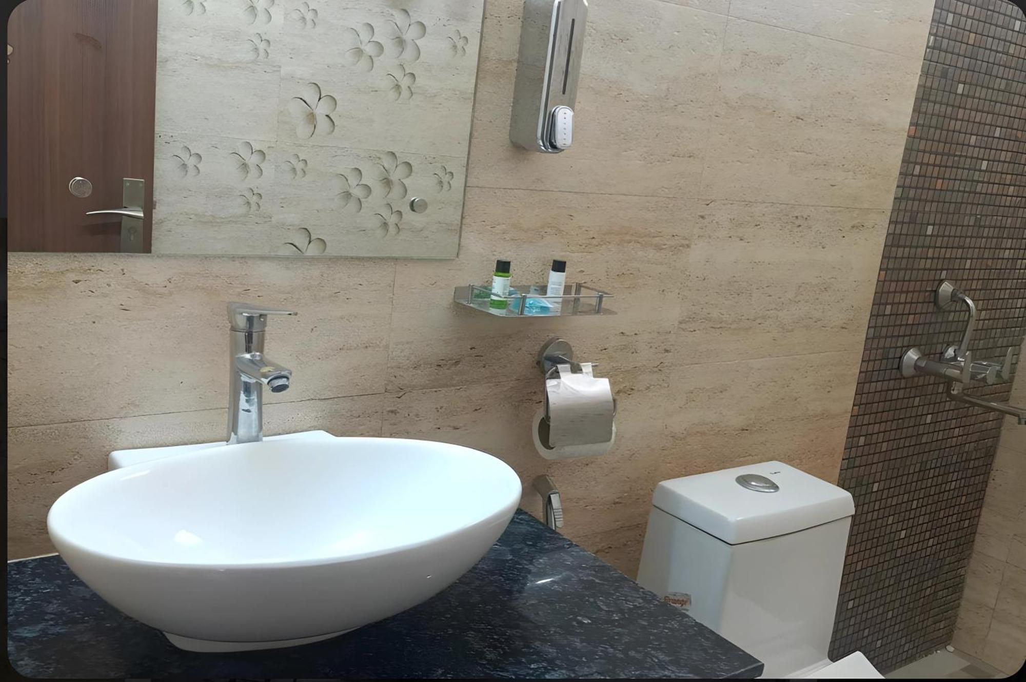 Hotel Cozystays 4*