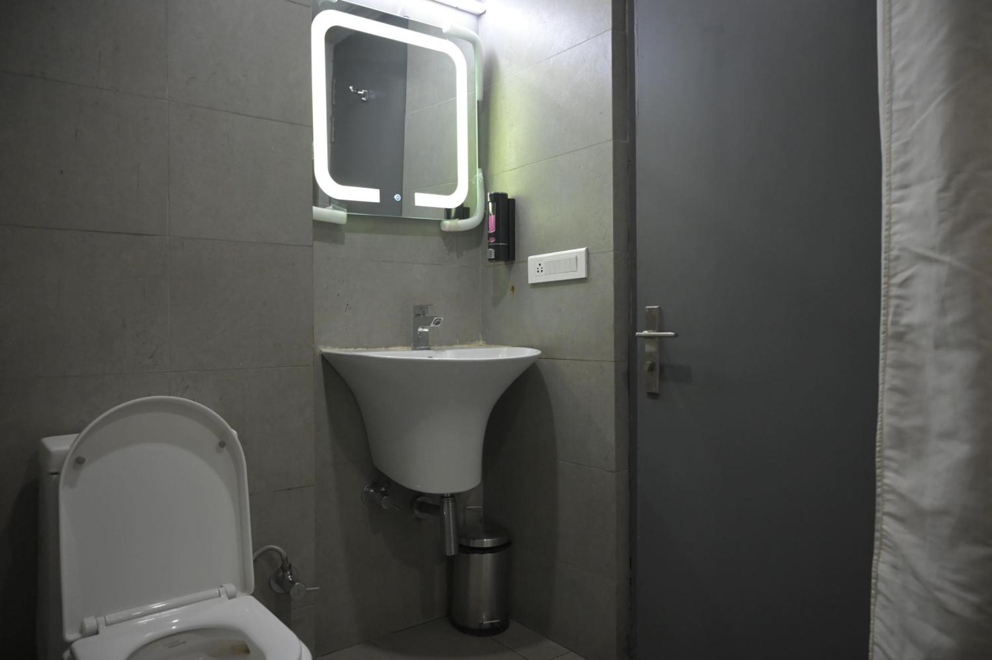 Hayday Stays-golf Course Road * Gurgaon