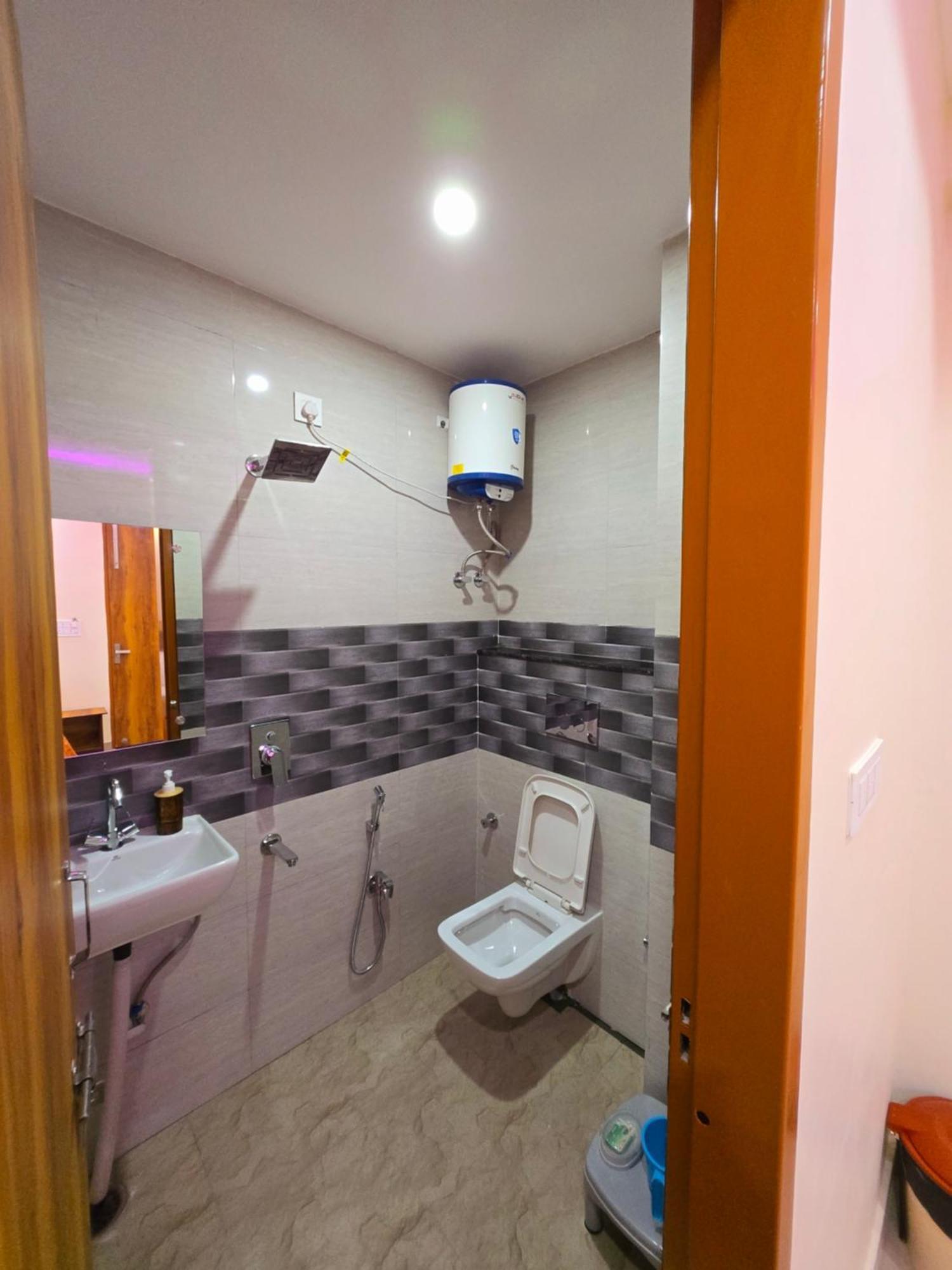 Hotel Blu Plaza Gurgaon