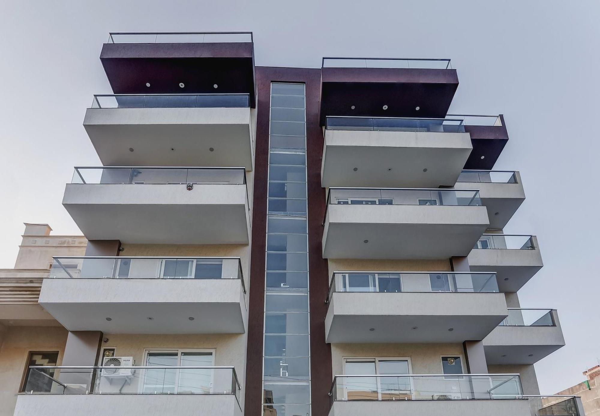 Hotel Collection O The Doors Near Appu Ghar Gurgaon