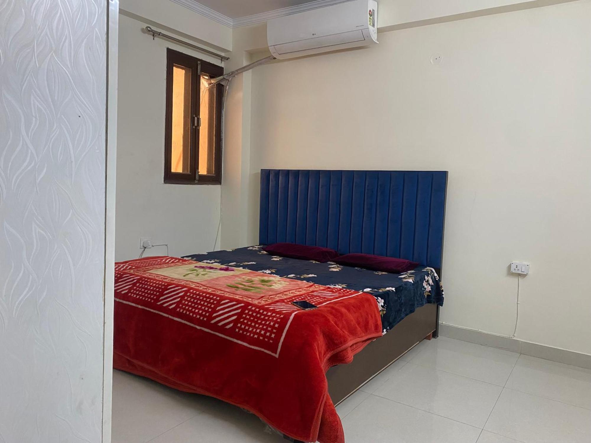 Cozy 2 Bhk Flat In Apartment *