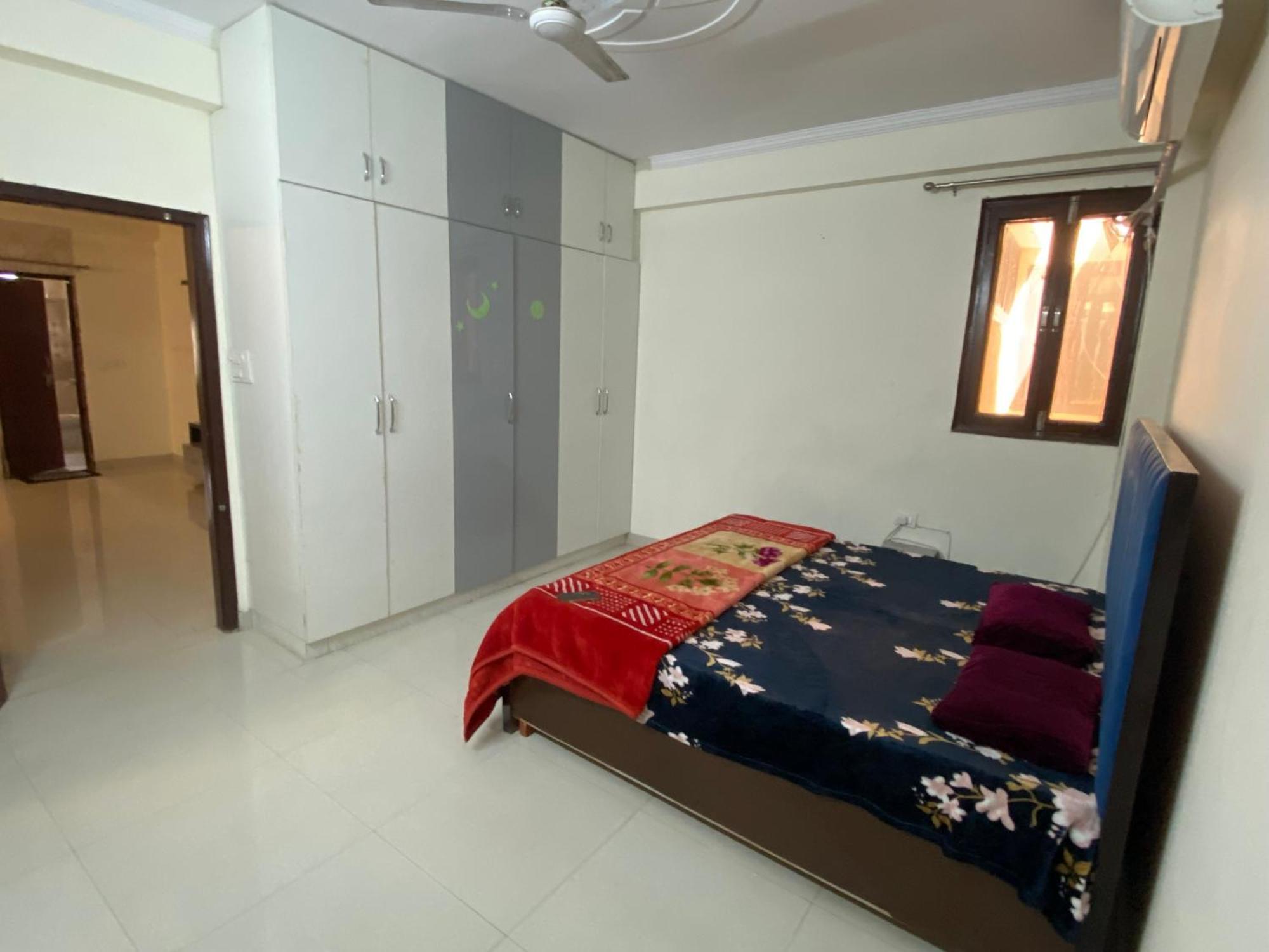 Cozy 2 Bhk Flat In Apartment