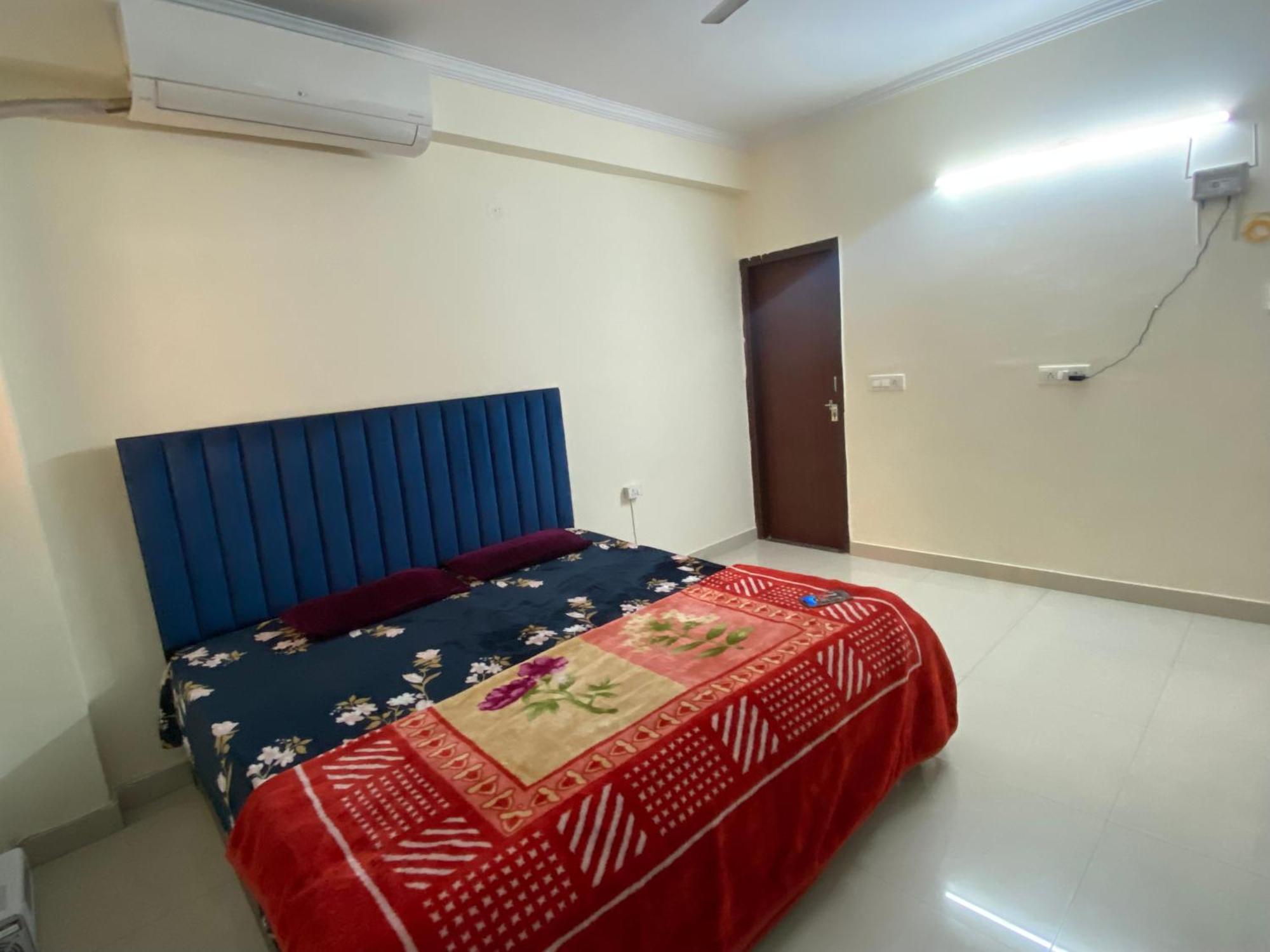 Cozy 2 Bhk Flat In Apartment *