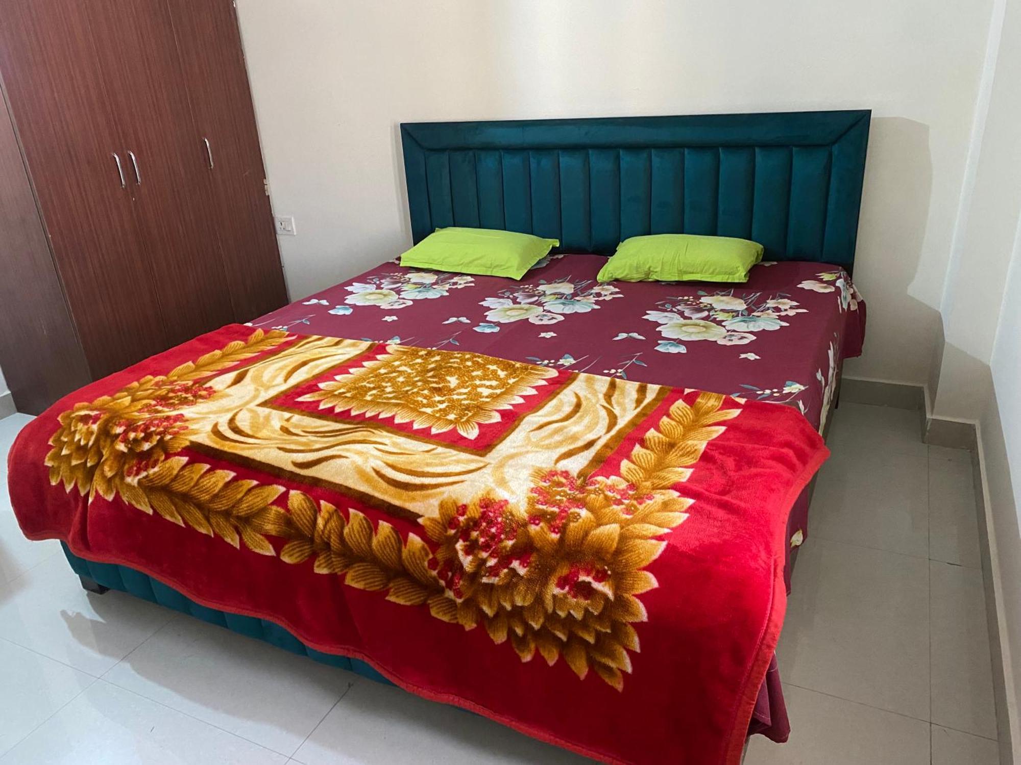 Cozy 2 Bhk Flat In Apartment *