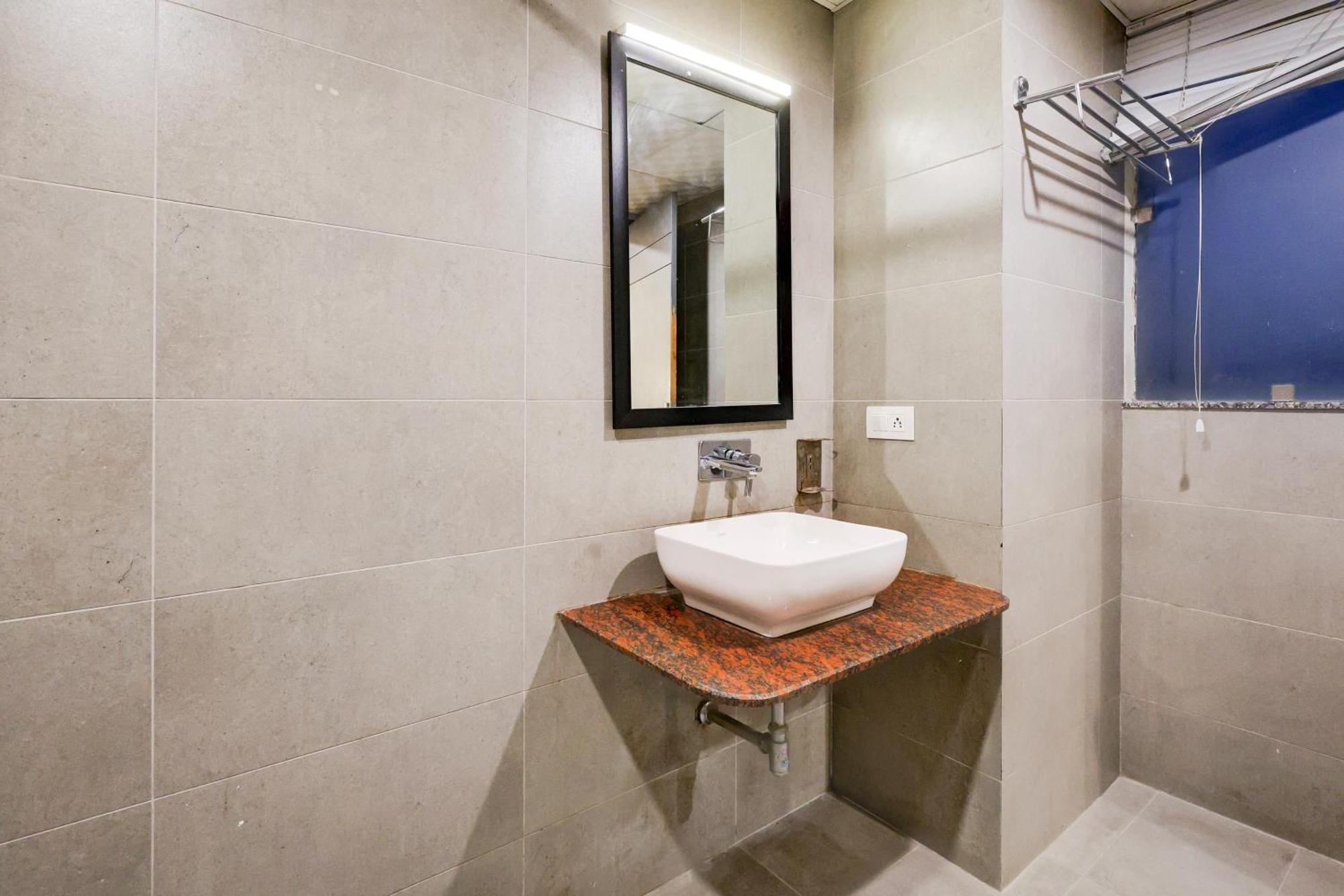 Super Townhouse Sector 57 Near Hong Kong Bazaar Hotel Gurgaon