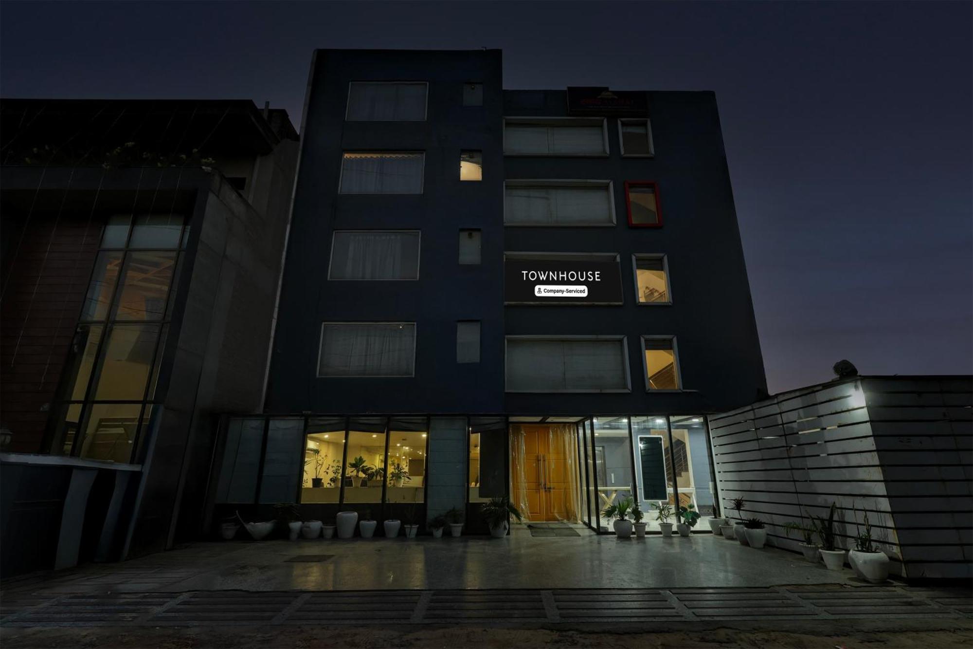 Super Townhouse Sector 57 Near Hong Kong Bazaar Hotel Gurgaon